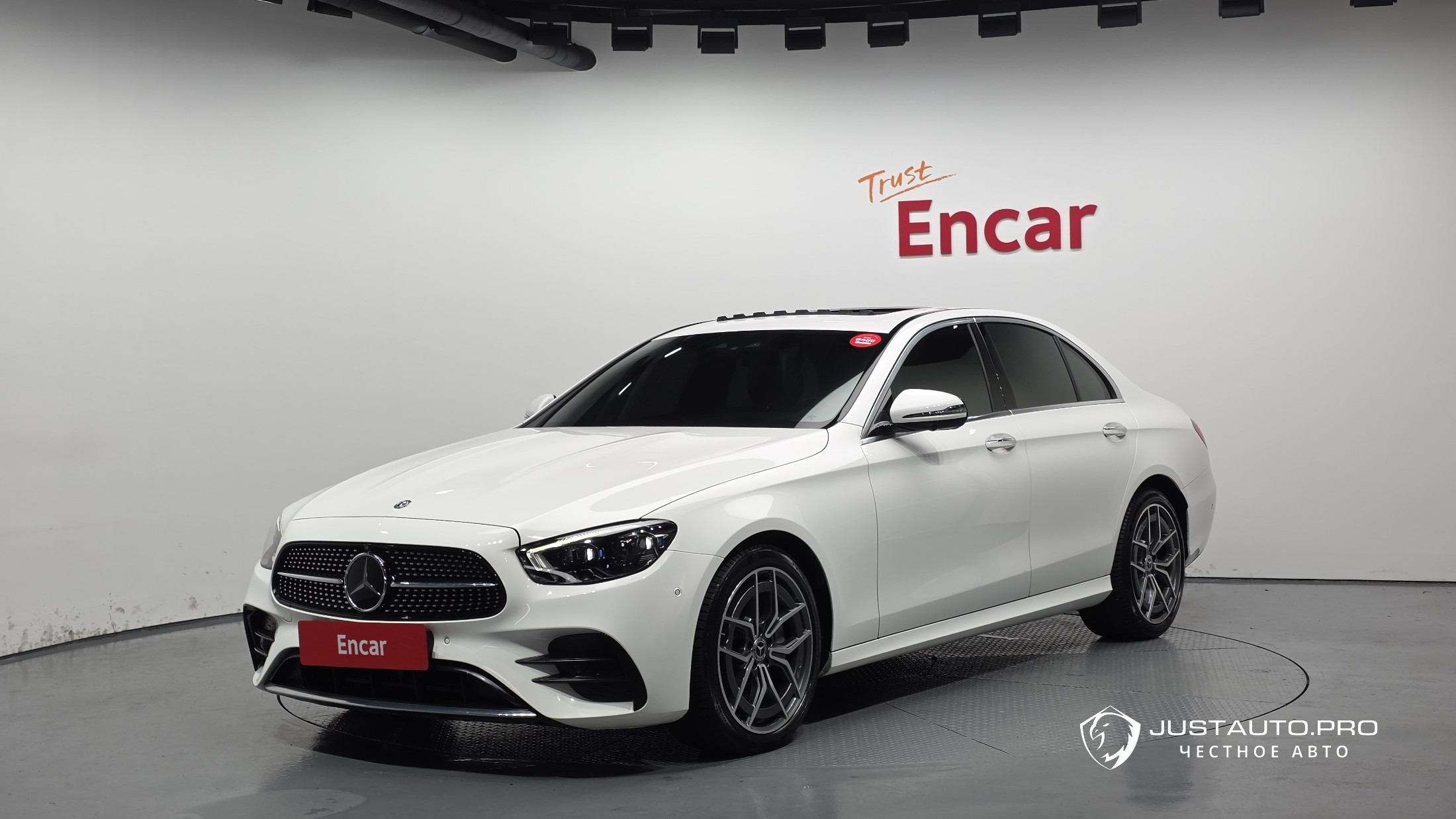 Автомобиль Mercedes-Benz E-Class