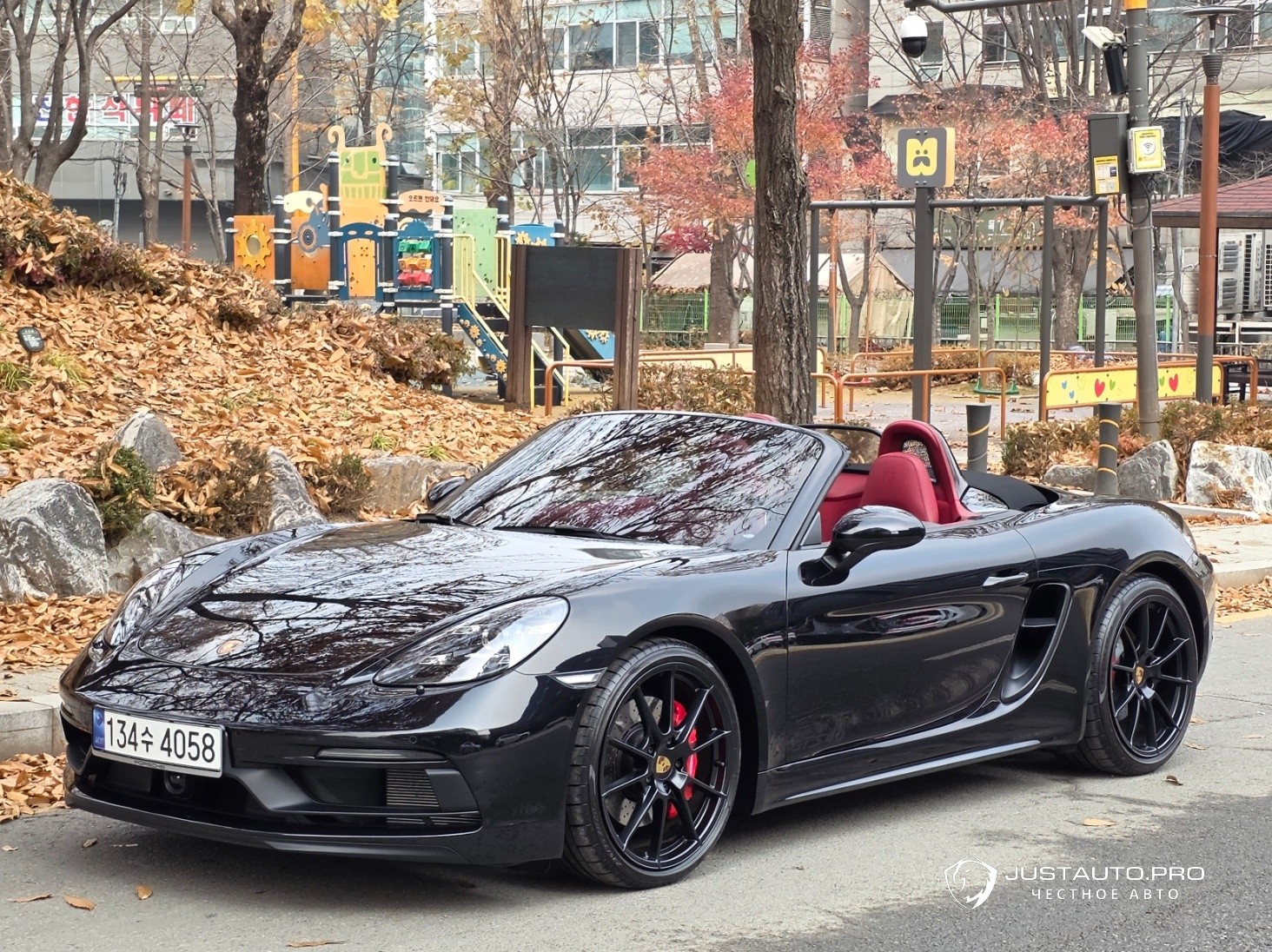 Автомобиль Porsche 718