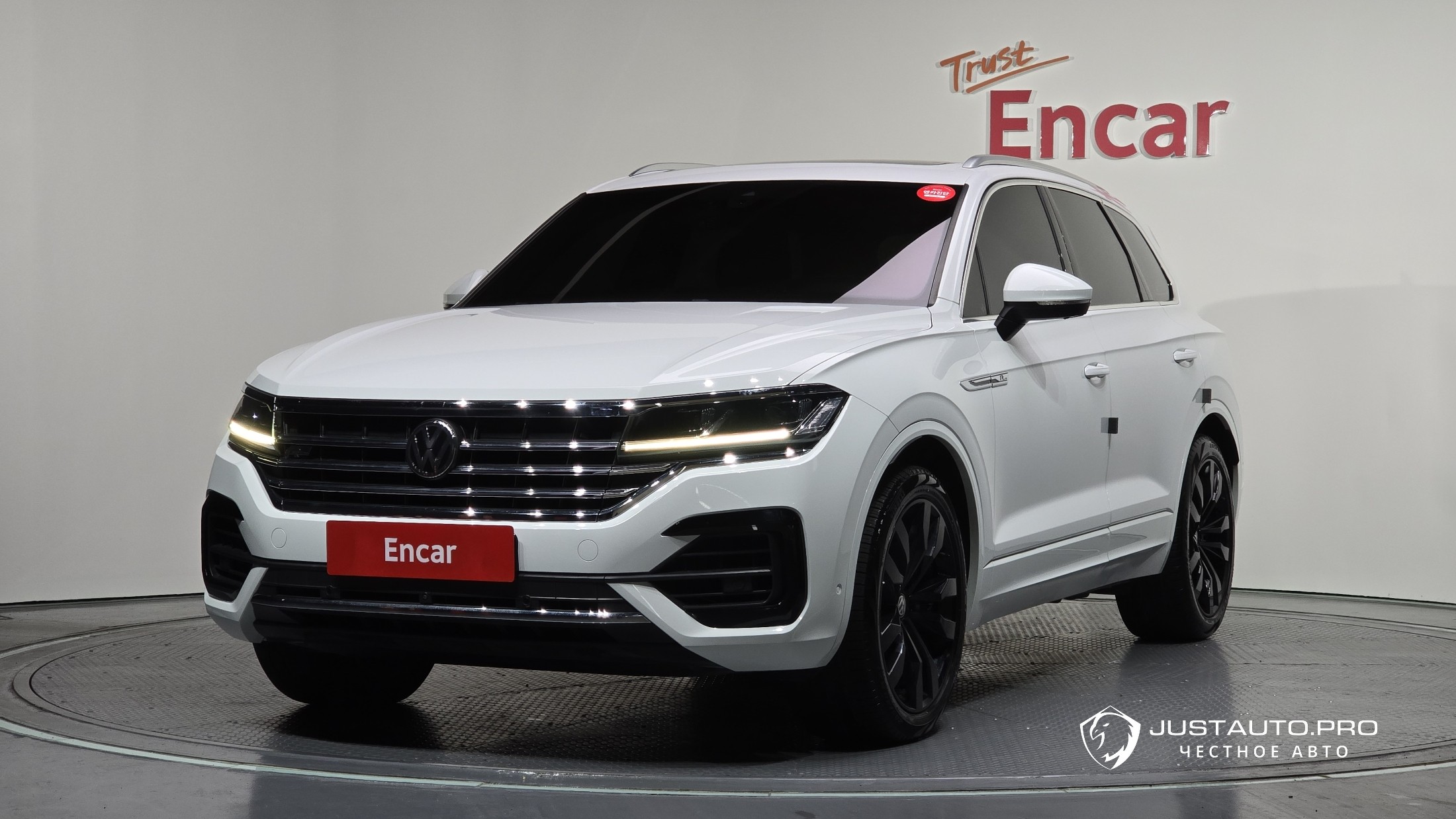 Автомобиль Volkswagen Touareg