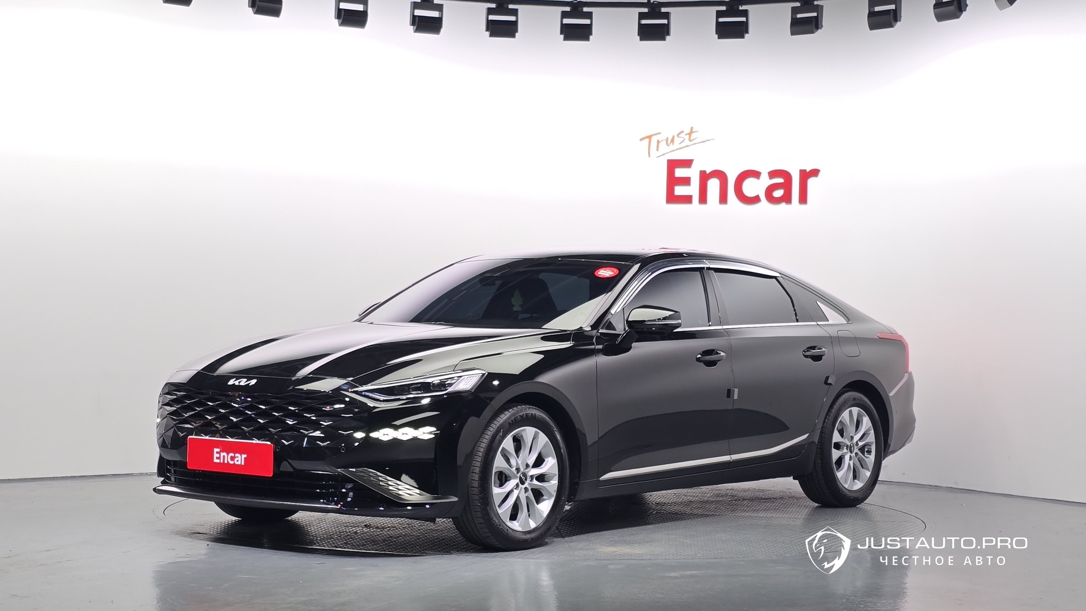 Автомобиль Kia K8