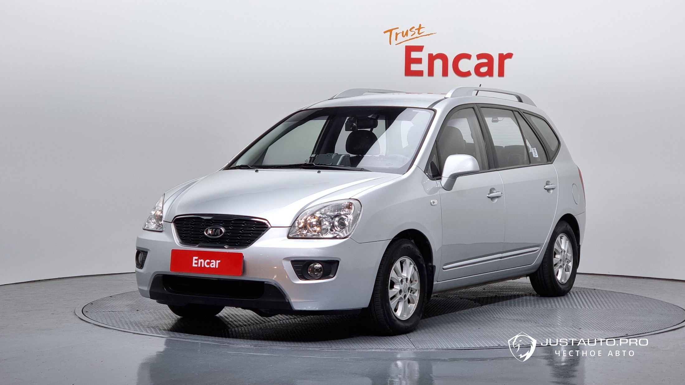 Автомобиль Kia Carens