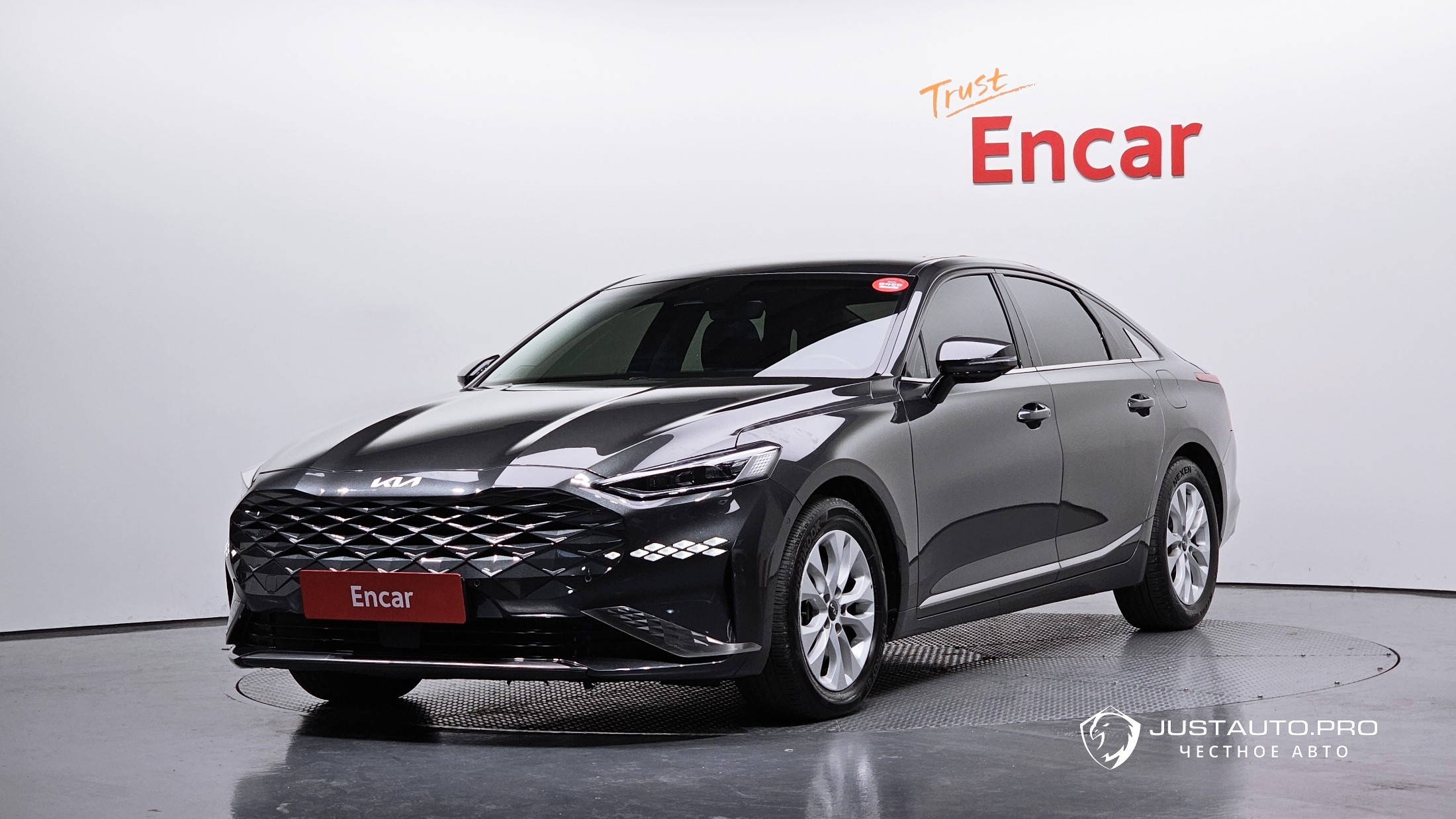 Автомобиль Kia K8