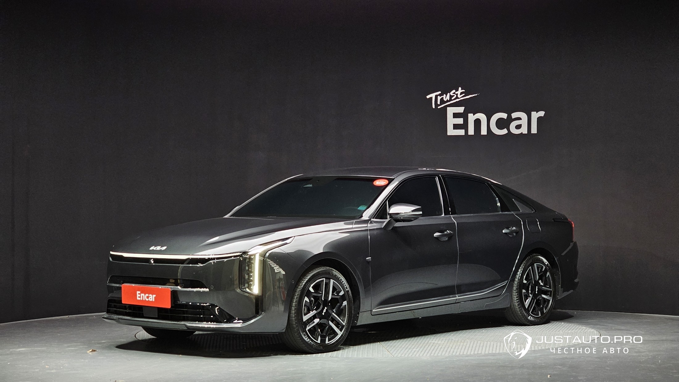 Автомобиль Kia K8