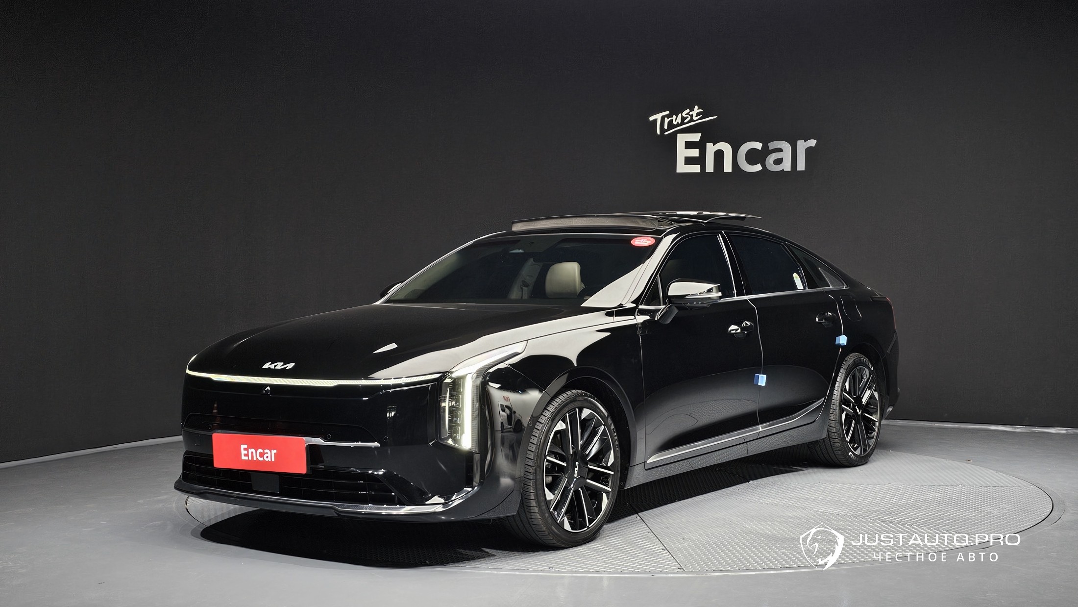 Автомобиль Kia K8