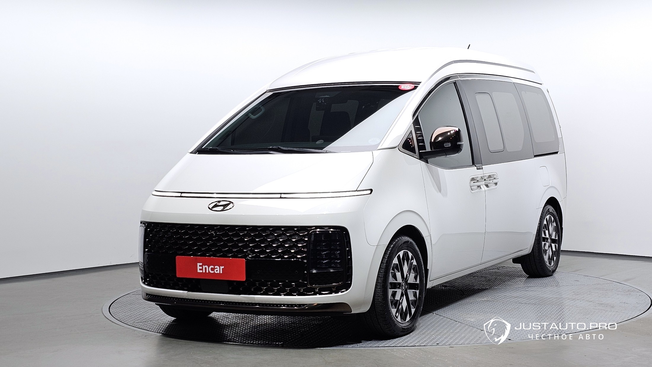 Автомобиль Hyundai Staria