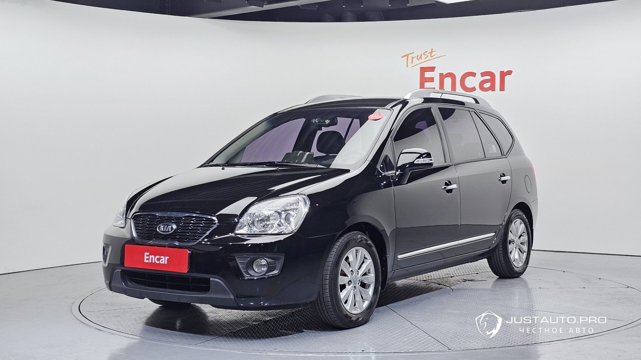 Автомобиль Kia Carens