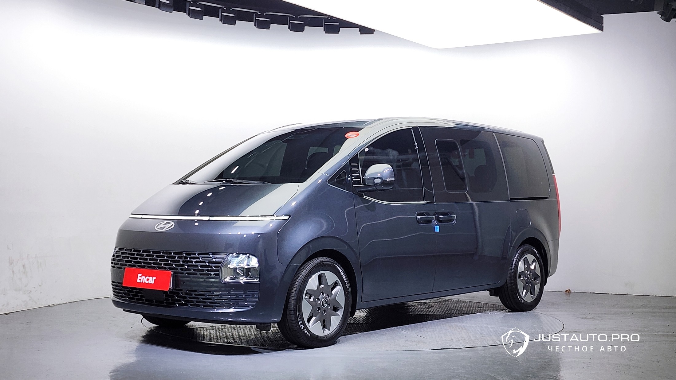 Автомобиль Hyundai Staria