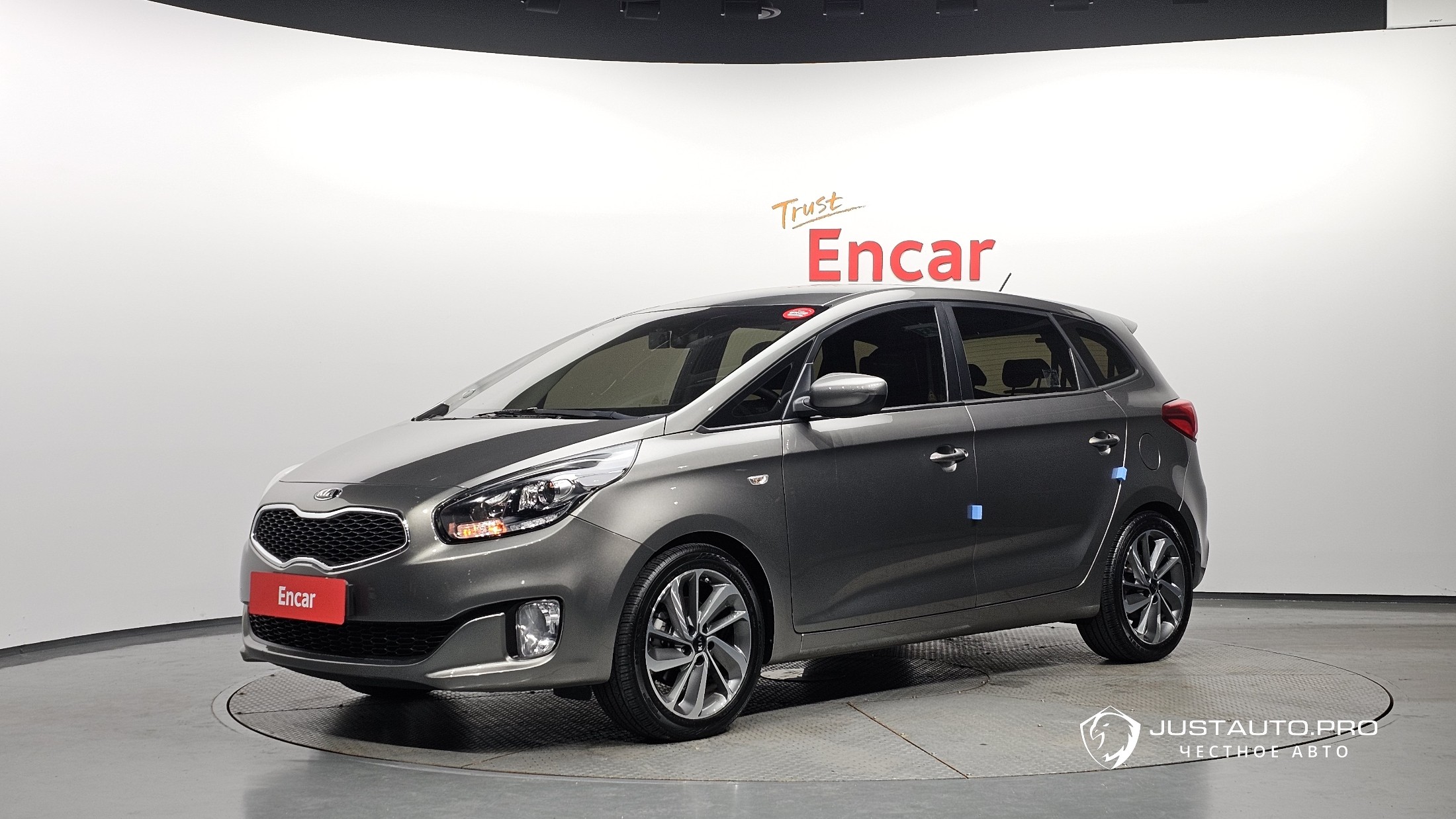 Автомобиль Kia Carens