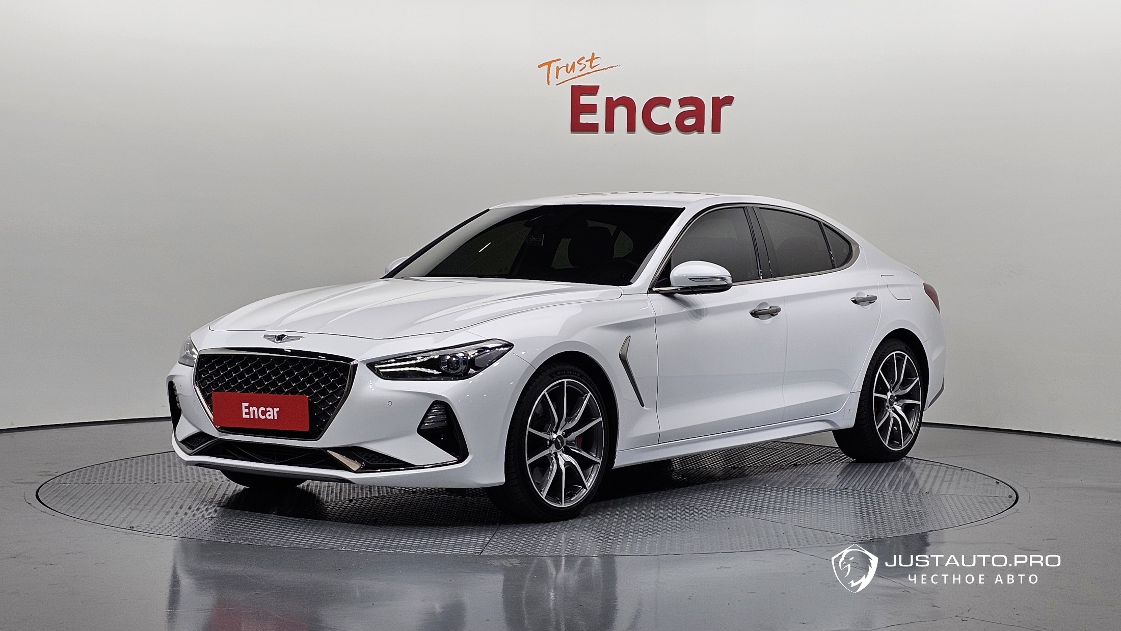 Автомобиль Genesis G70