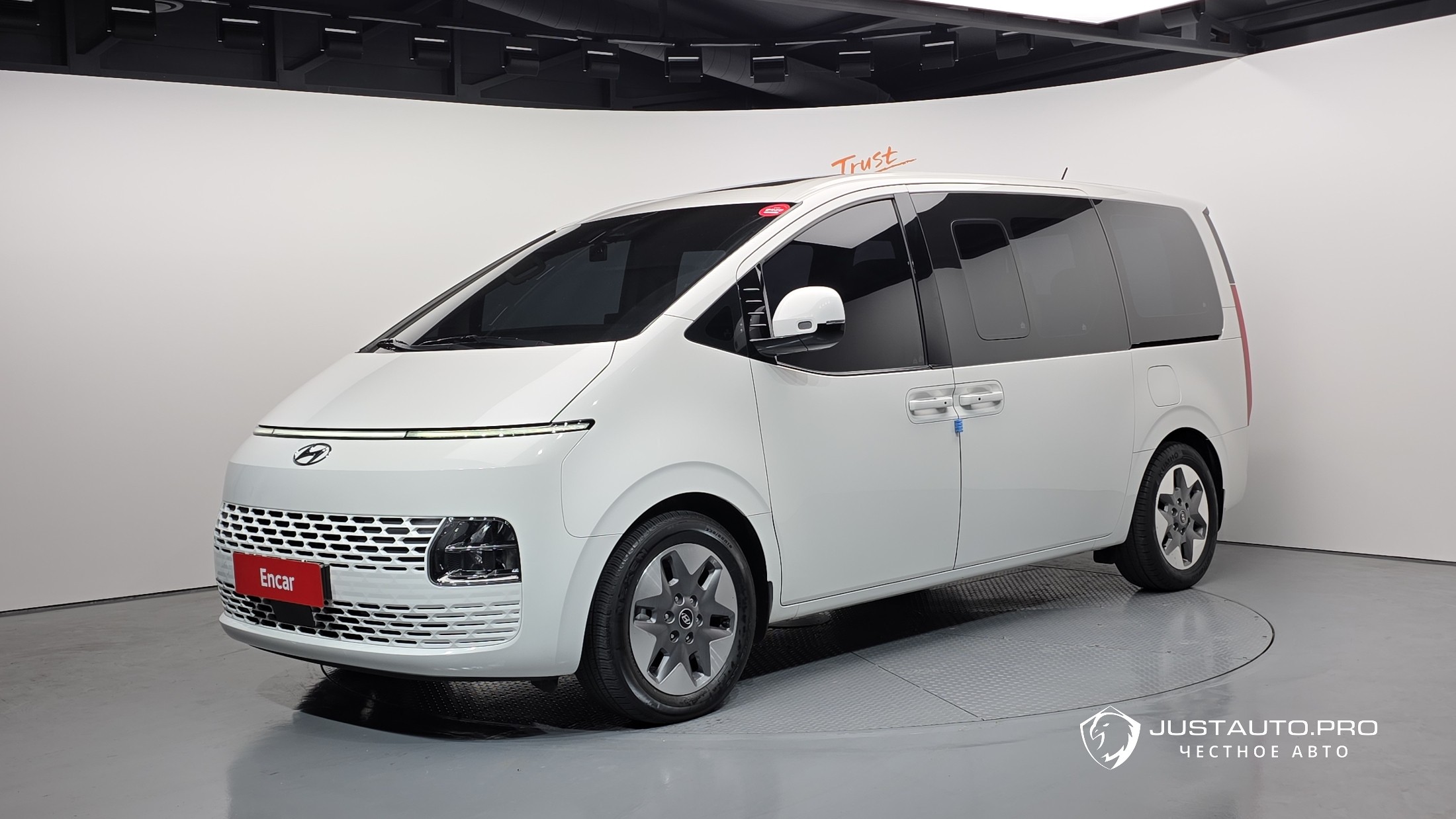 Автомобиль Hyundai Staria