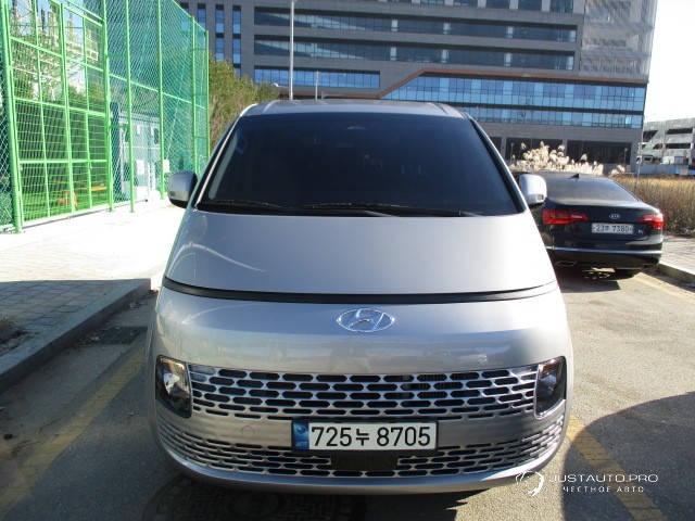 Автомобиль Hyundai Staria