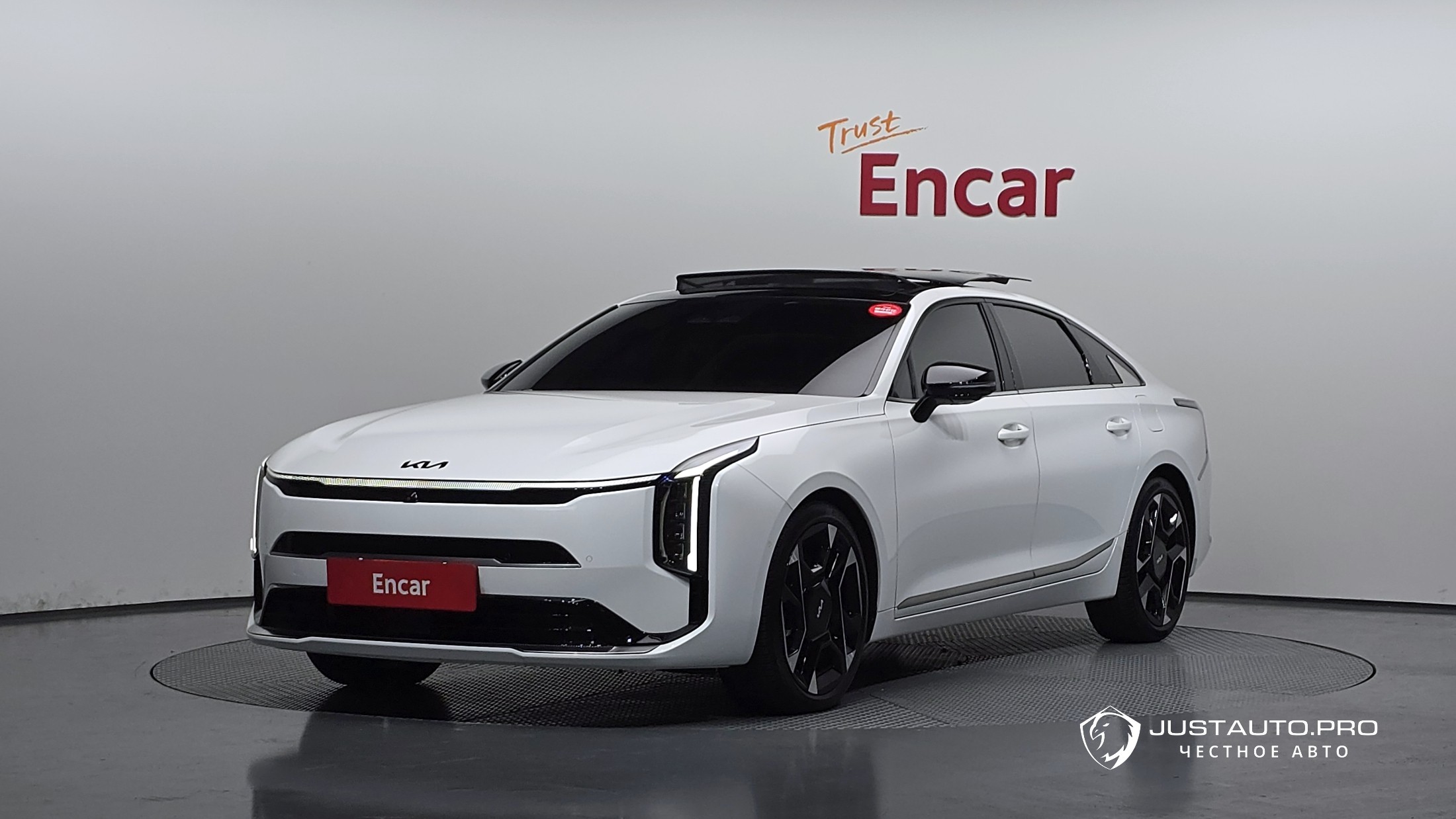 Автомобиль Kia K8