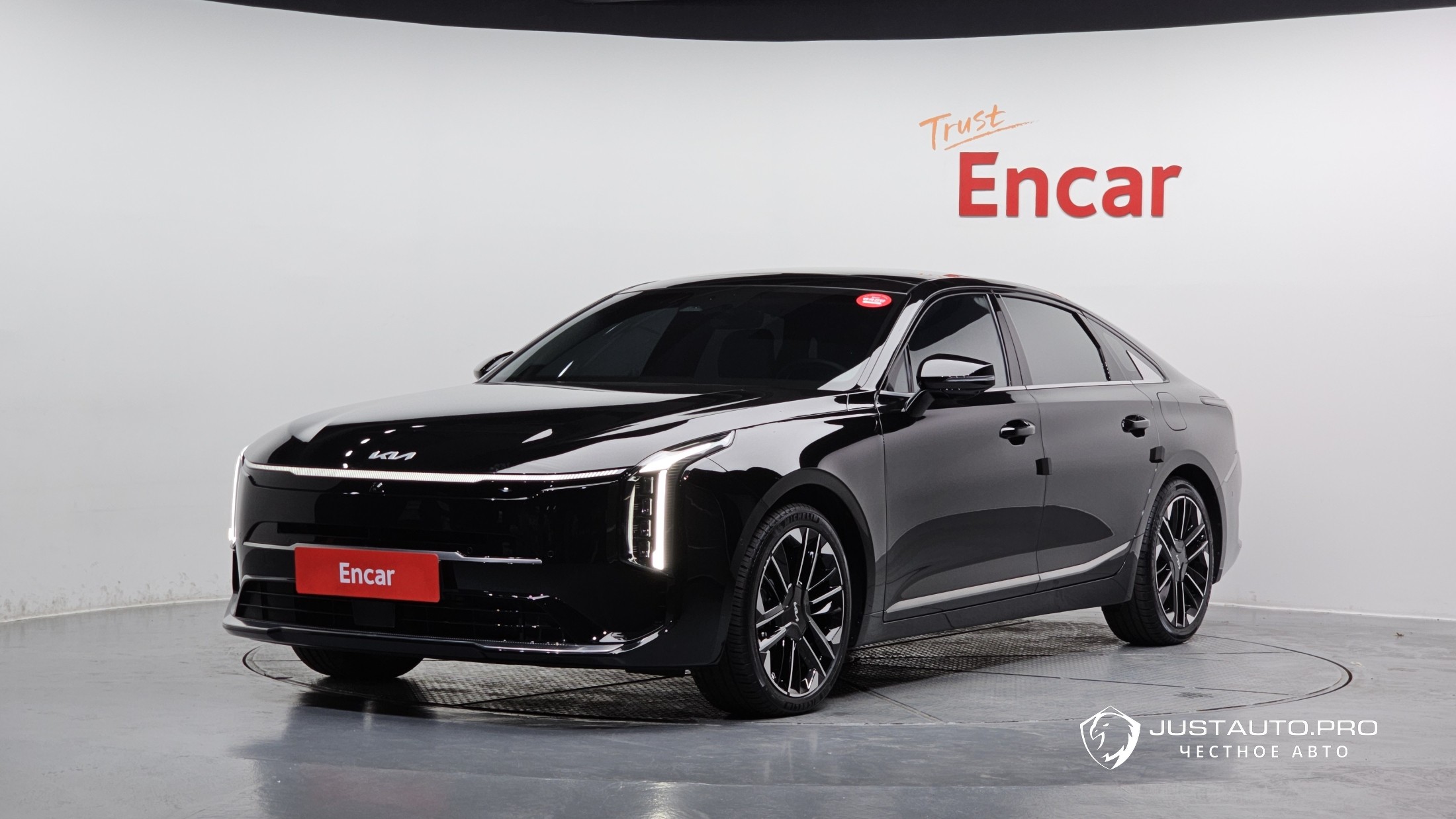 Автомобиль Kia K8