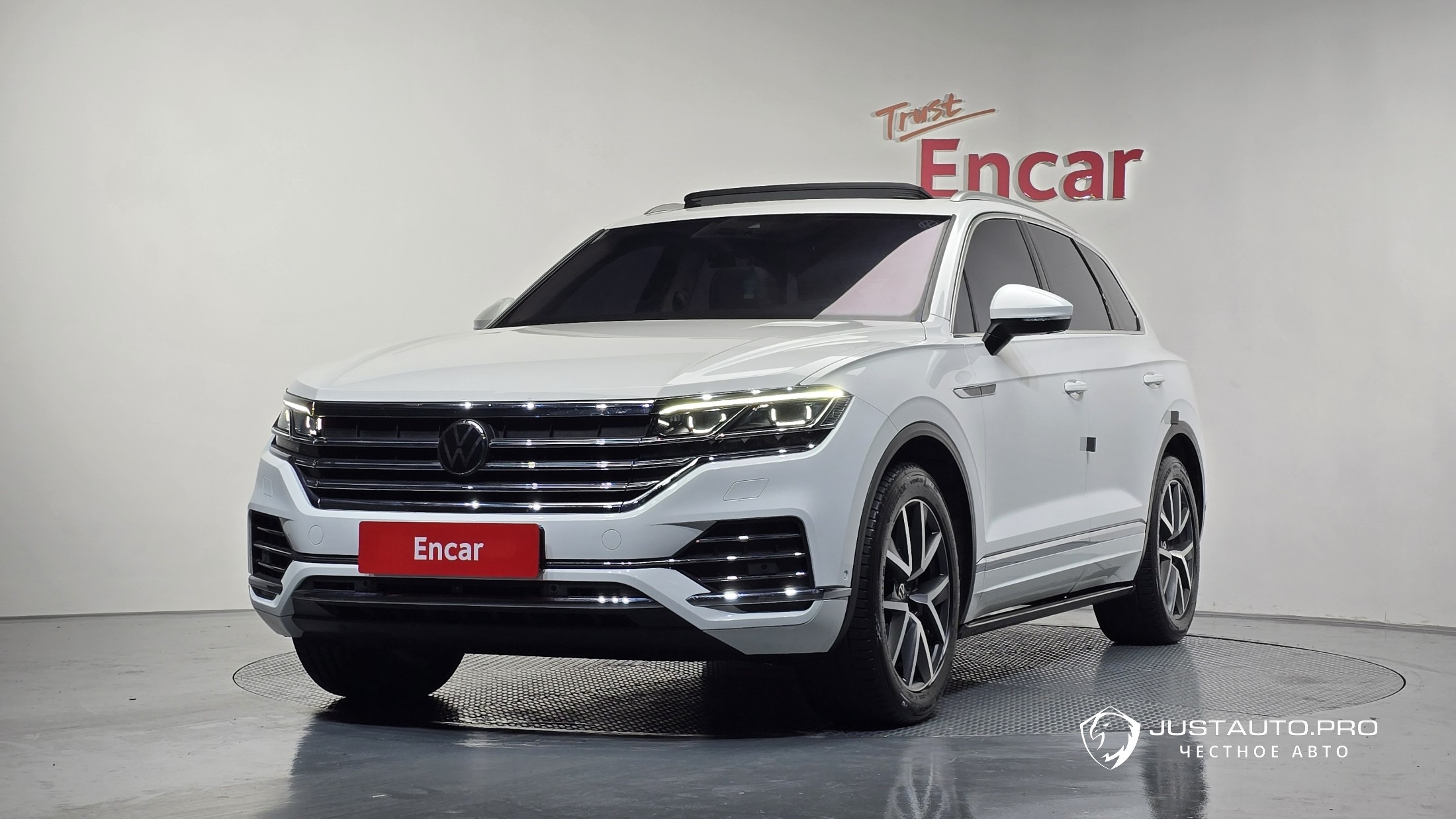 Автомобиль Volkswagen Touareg