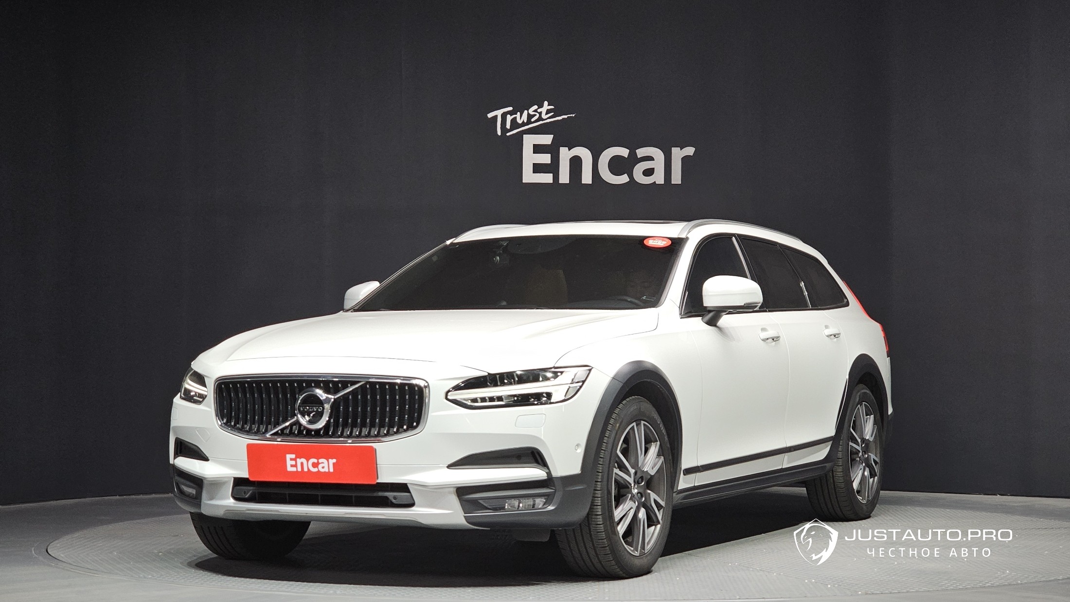 Автомобиль Volvo V90