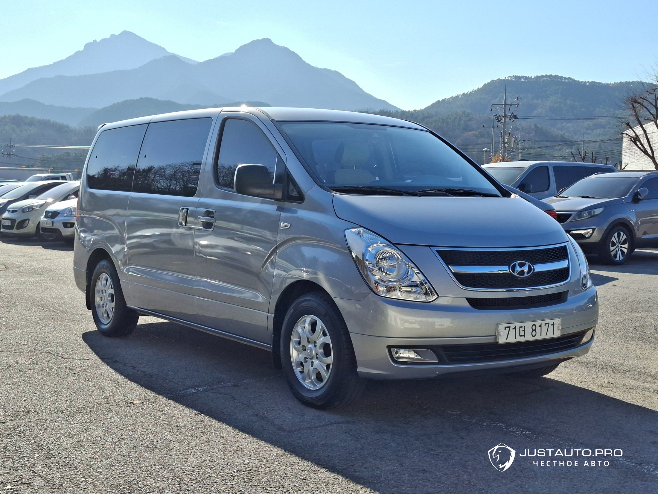 Автомобиль Hyundai Starex