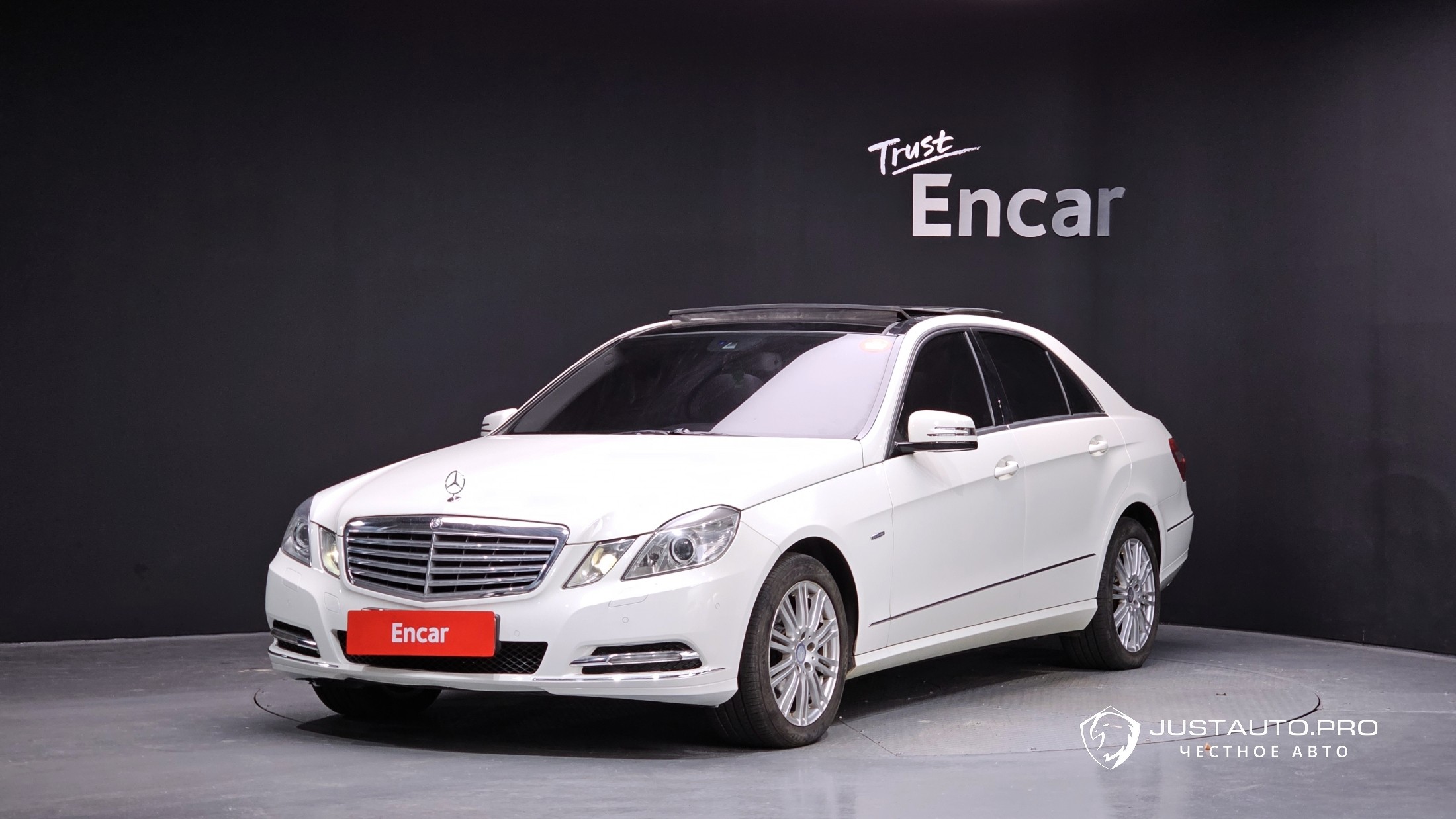 Автомобиль Mercedes-Benz E-Class