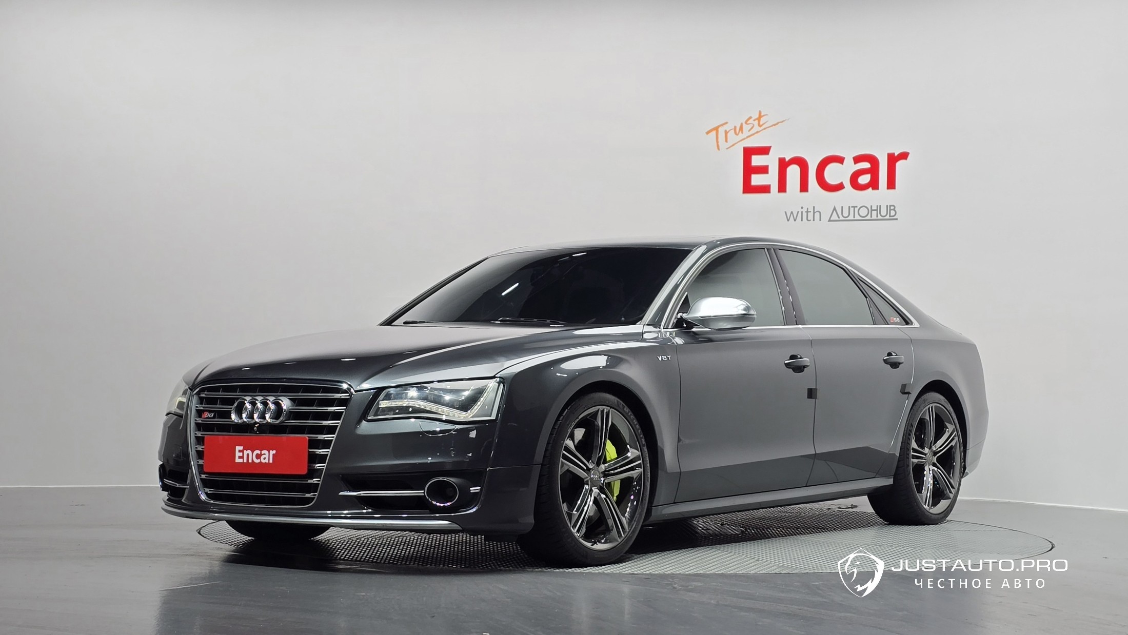 Автомобиль Audi S8