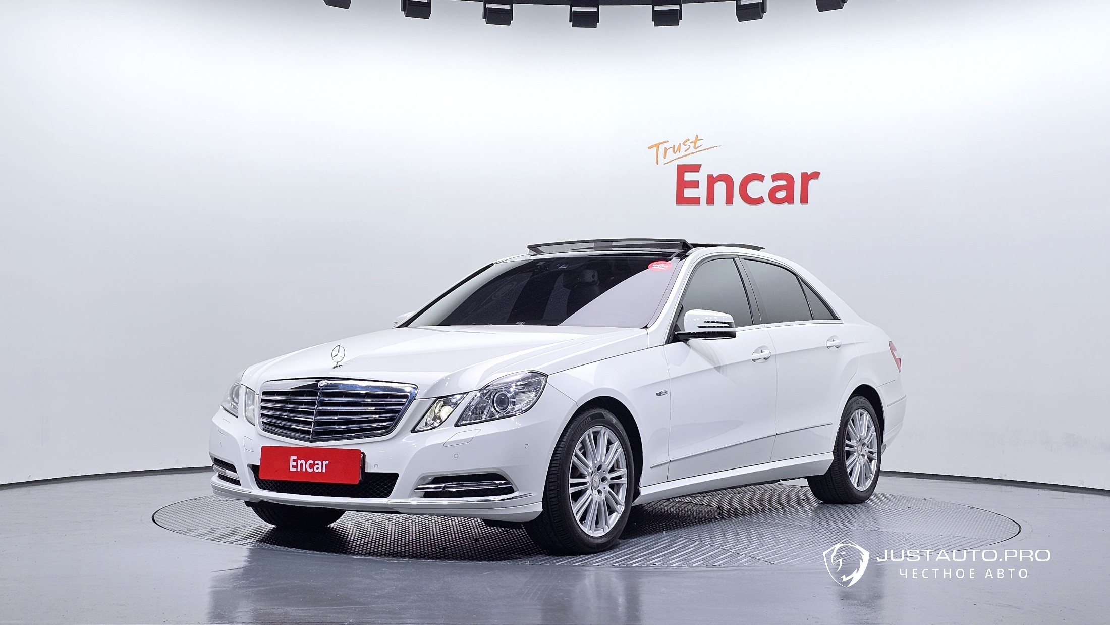 Автомобиль Mercedes-Benz E-Class