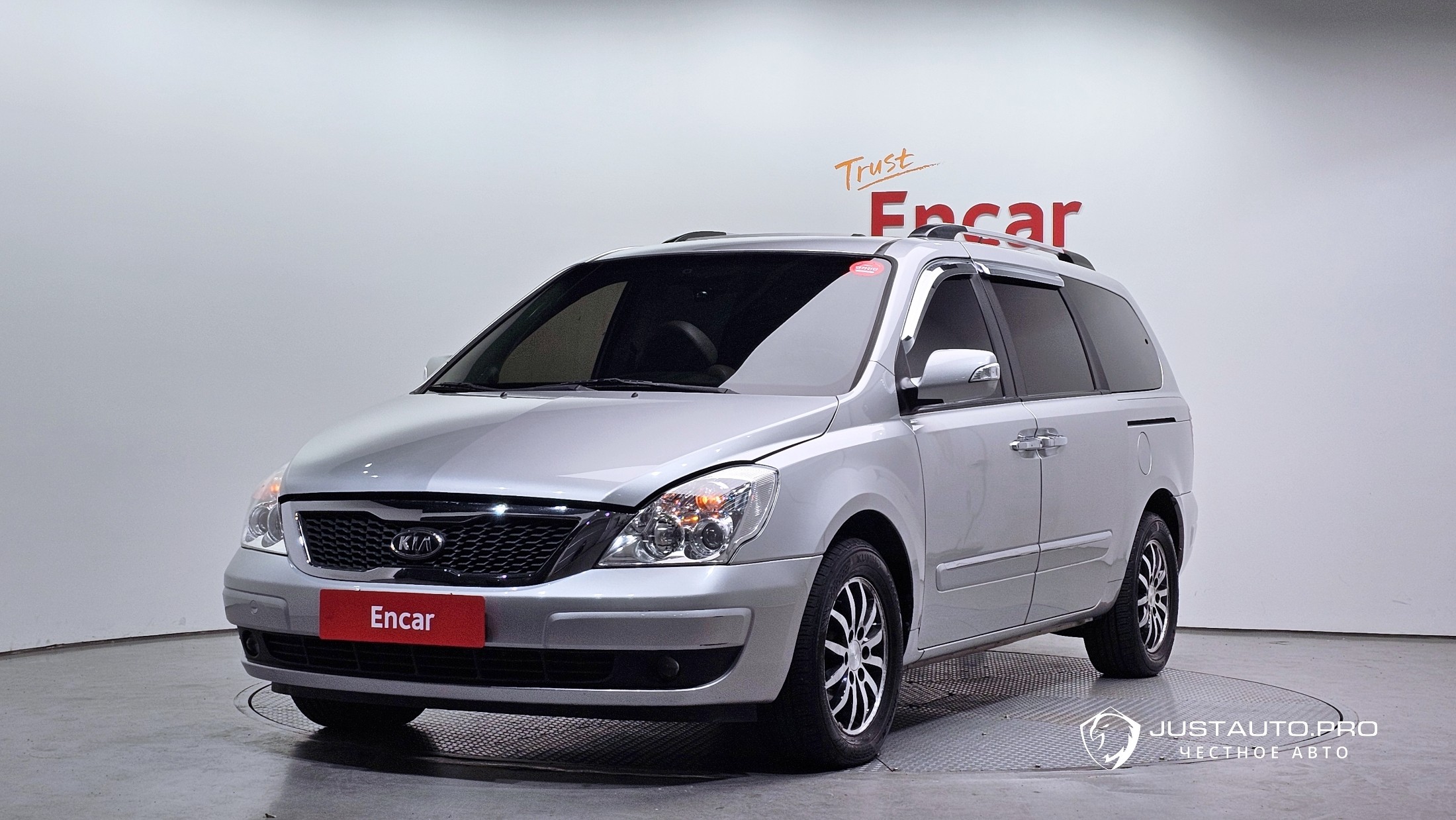 Автомобиль Kia Canival