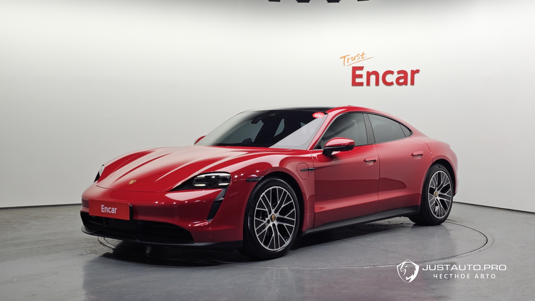 Автомобиль Porsche Taycan