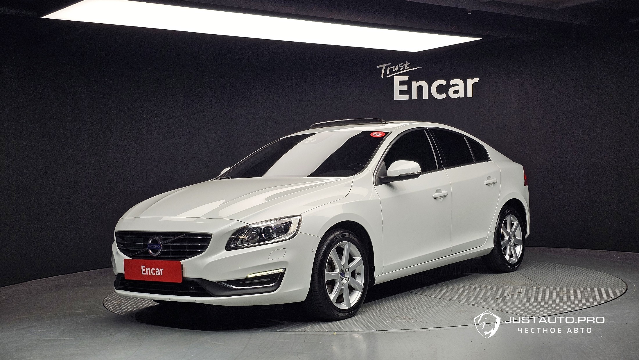 Автомобиль Volvo S60