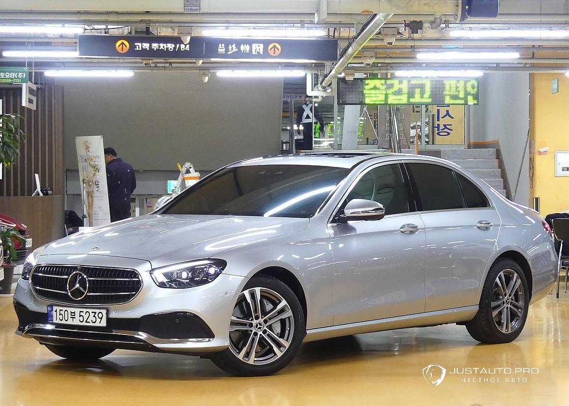 Автомобиль Mercedes-Benz E-Class