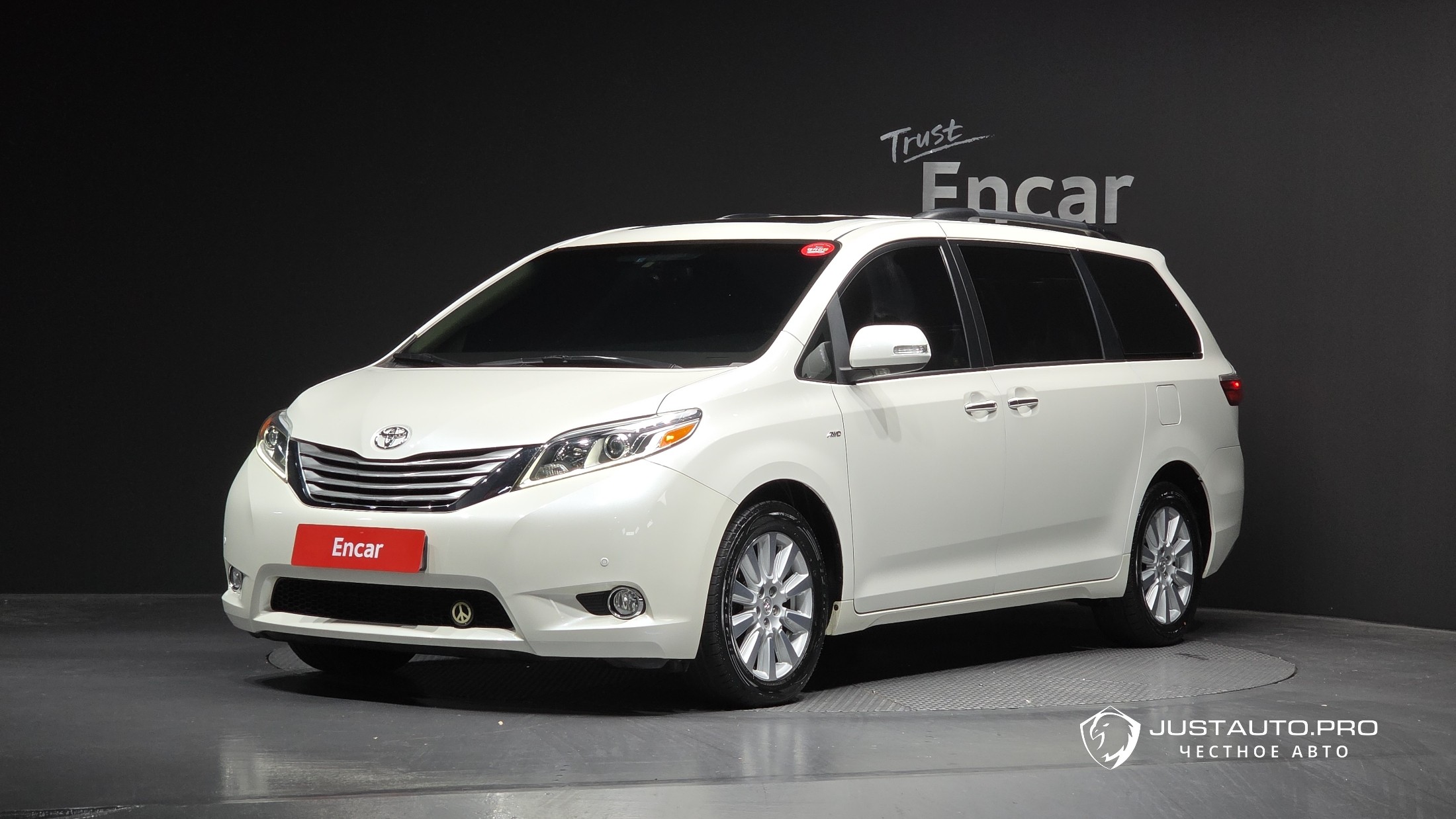 Автомобиль Toyota Sienna