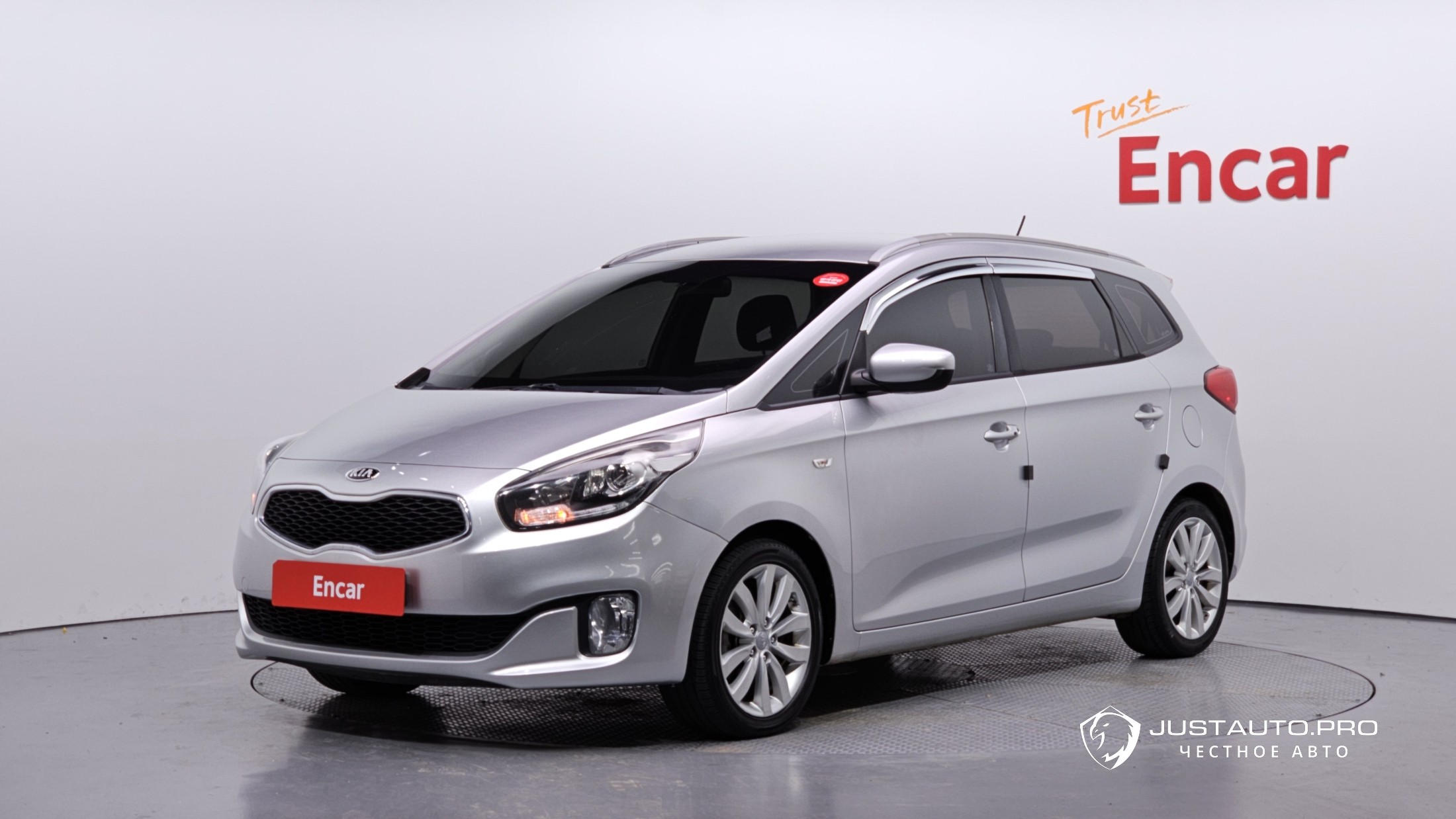 Автомобиль Kia Carens