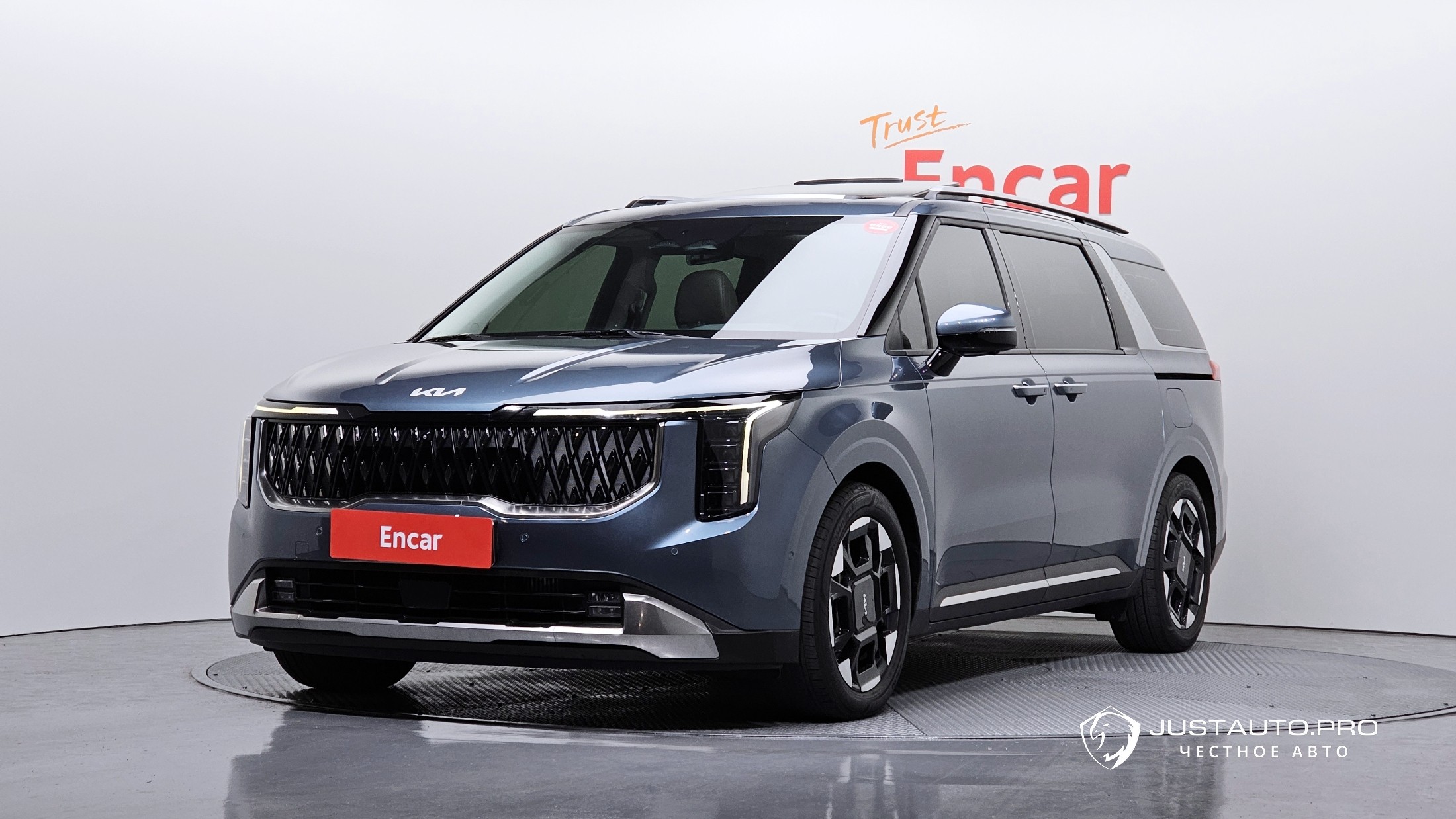 Автомобиль Kia Canival