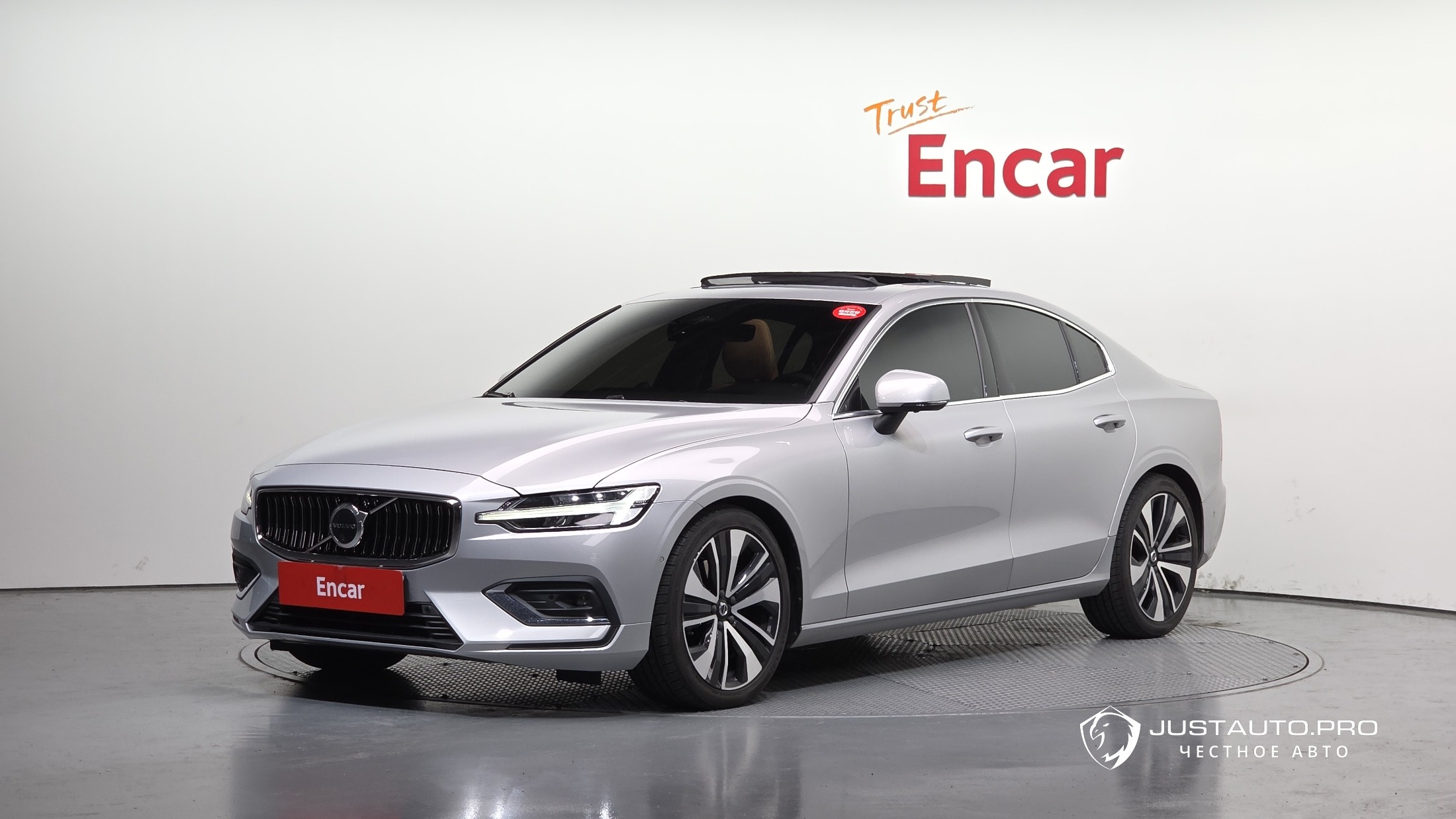 Автомобиль Volvo S60