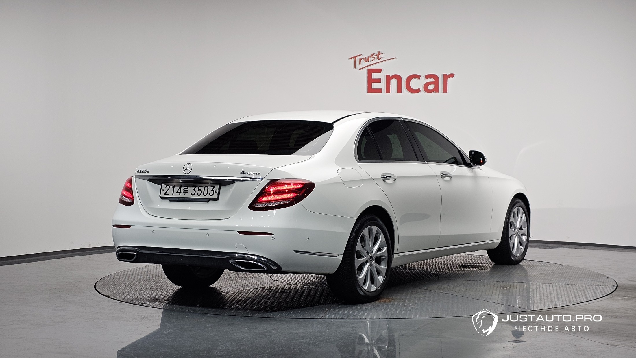 Автомобиль Mercedes-Benz E-Class