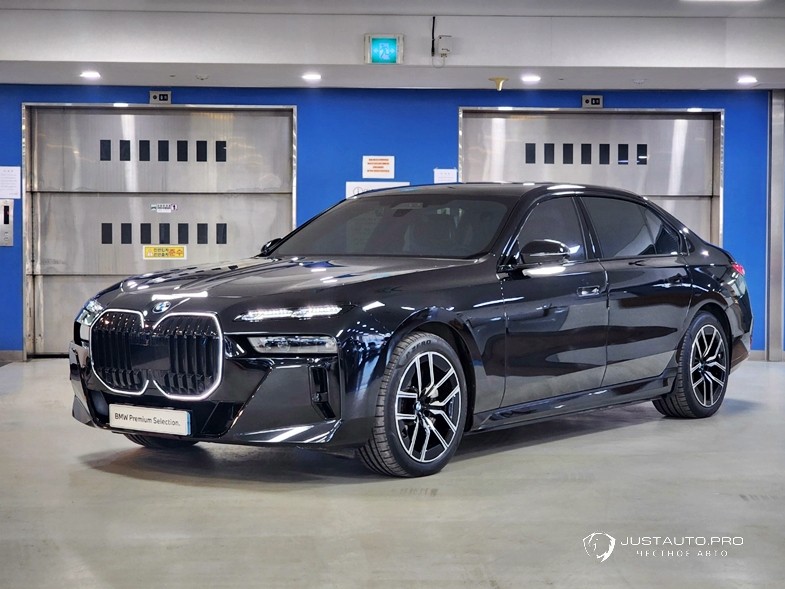 Автомобиль BMW i7