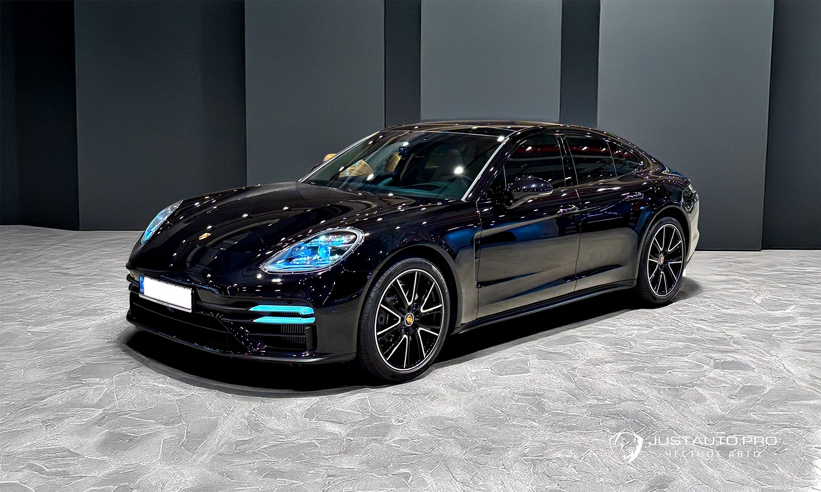 Автомобиль Porsche Panamera