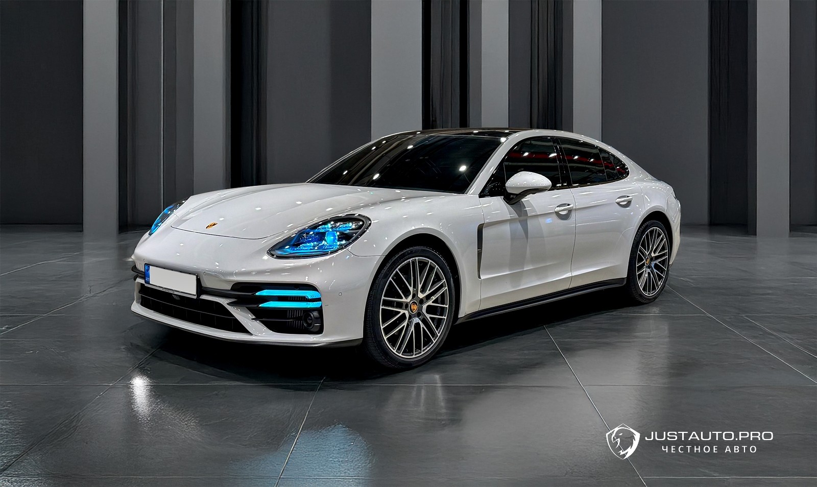Автомобиль Porsche Panamera