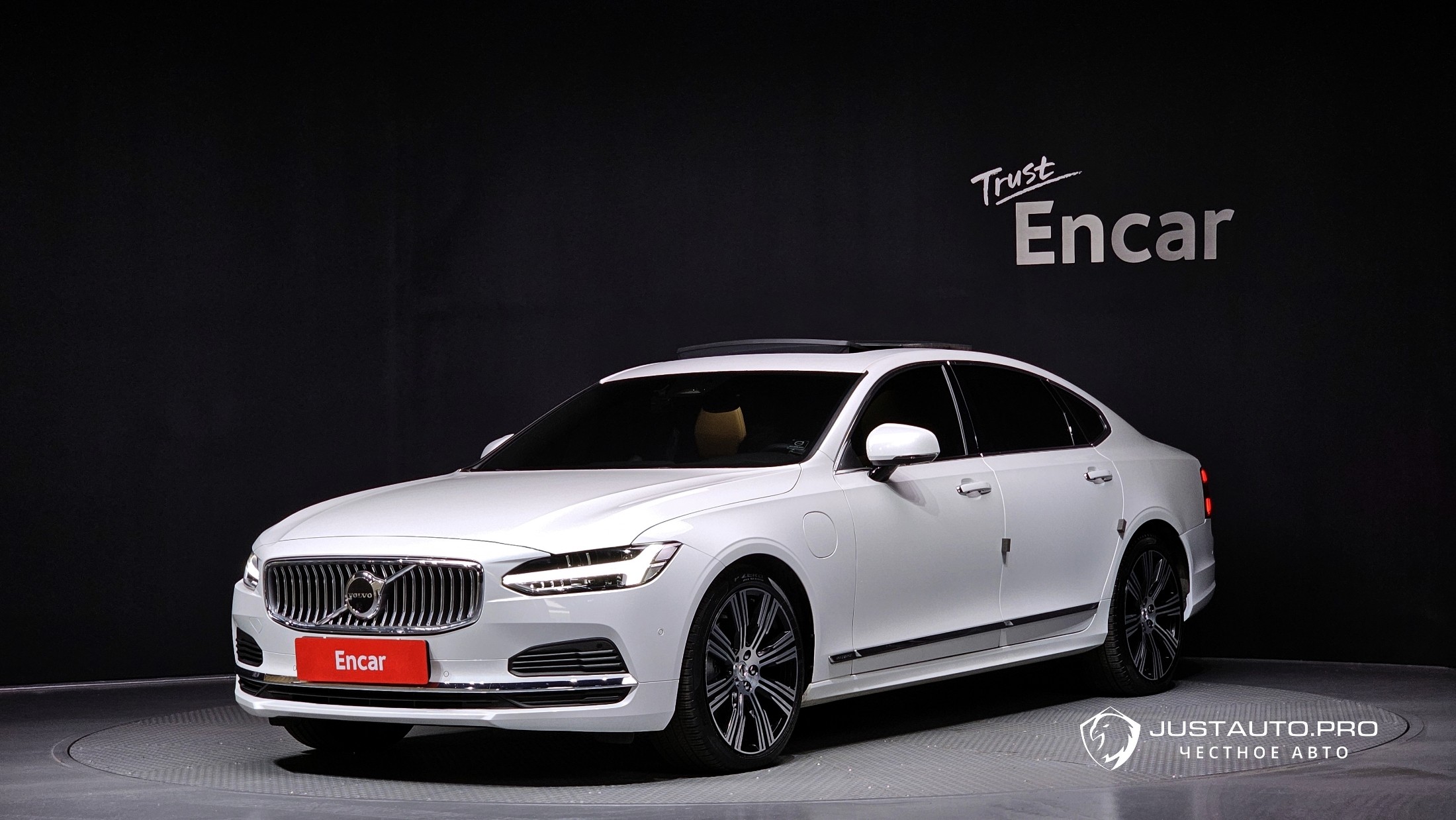 Автомобиль Volvo S90