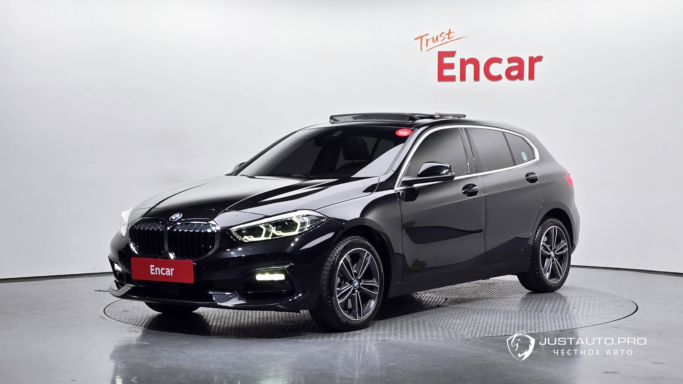 Автомобиль BMW 1-Series