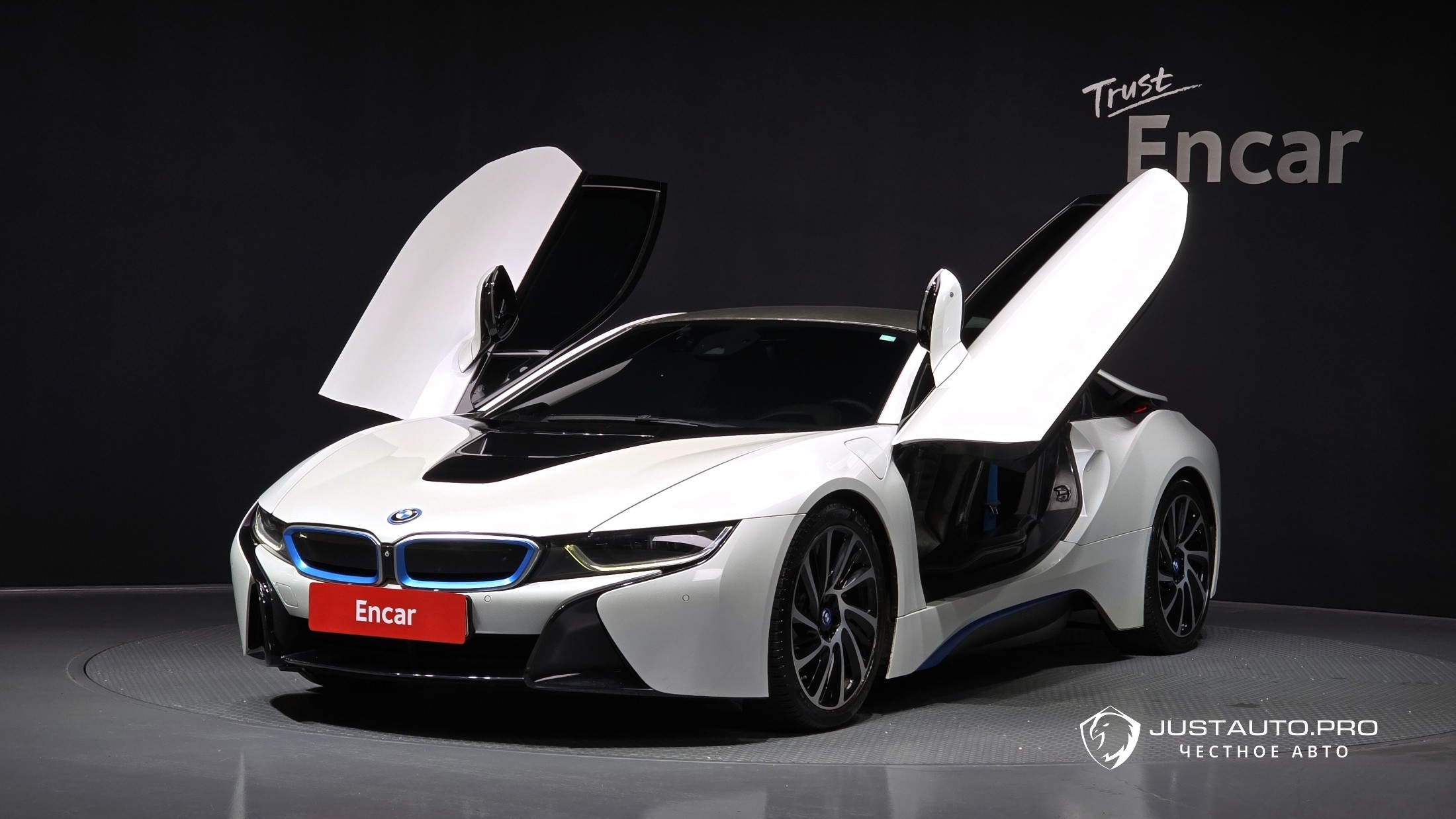 Автомобиль BMW i8