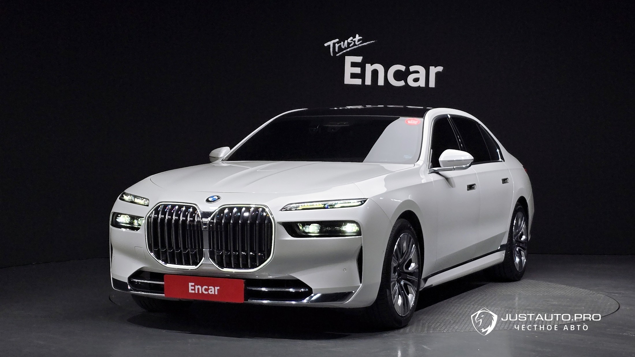 Автомобиль BMW 7-Series