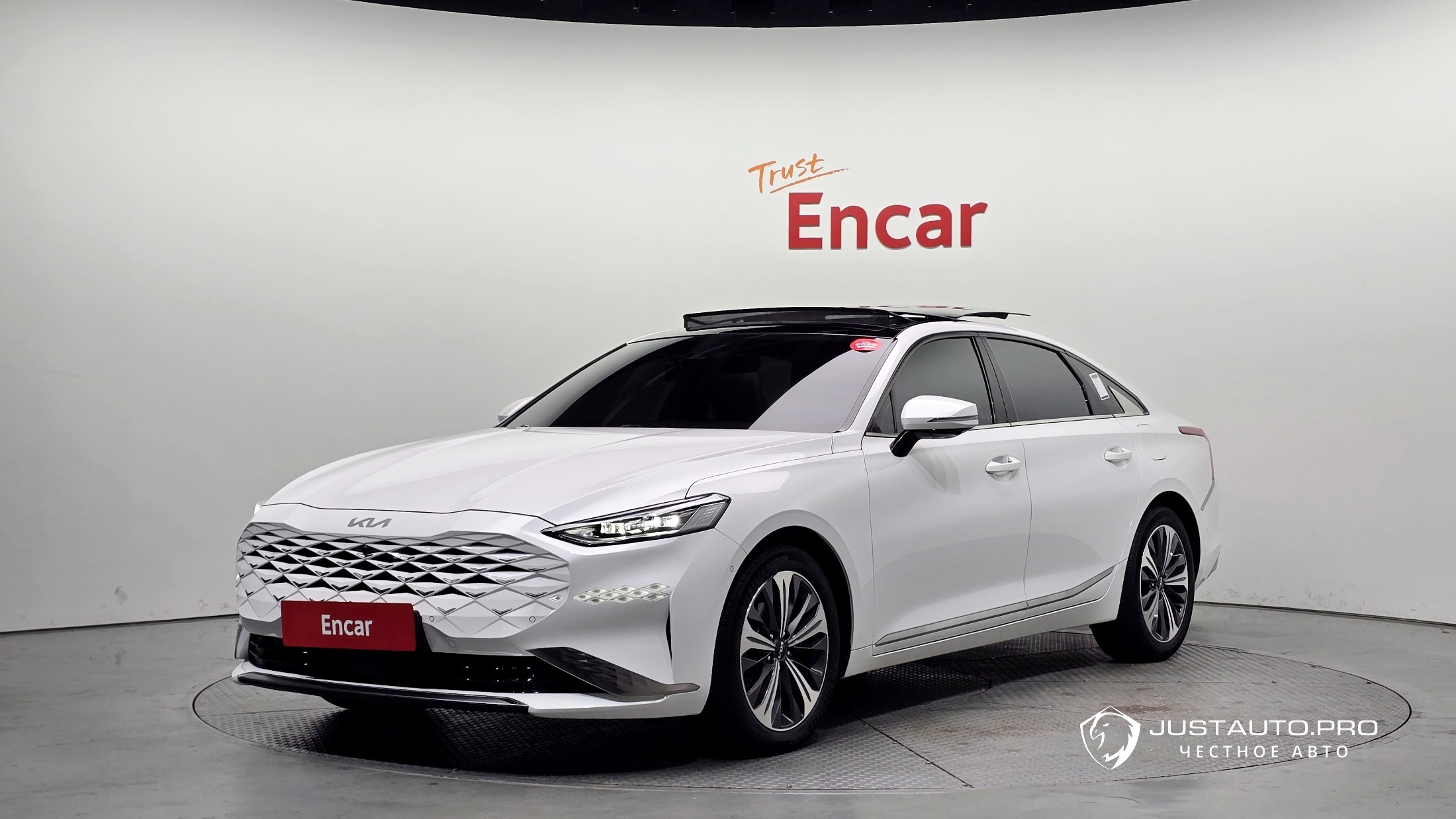 Автомобиль Kia K8