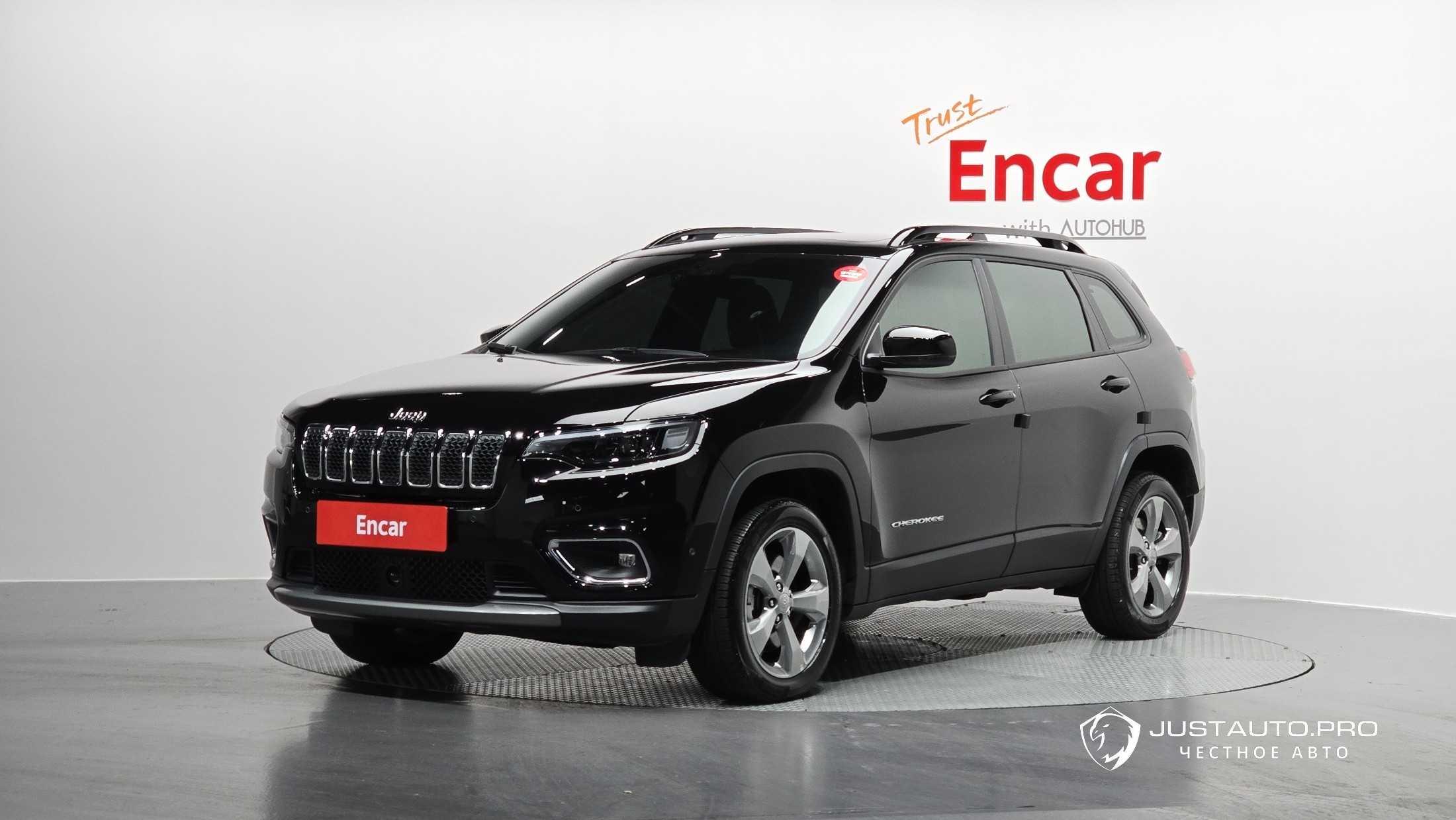 Автомобиль Jeep Cherokee