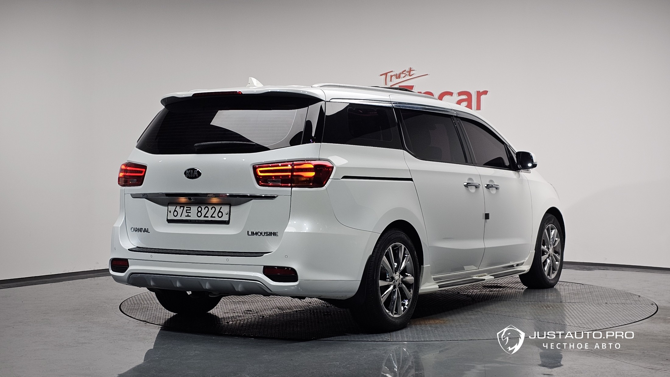 Автомобиль Kia Canival