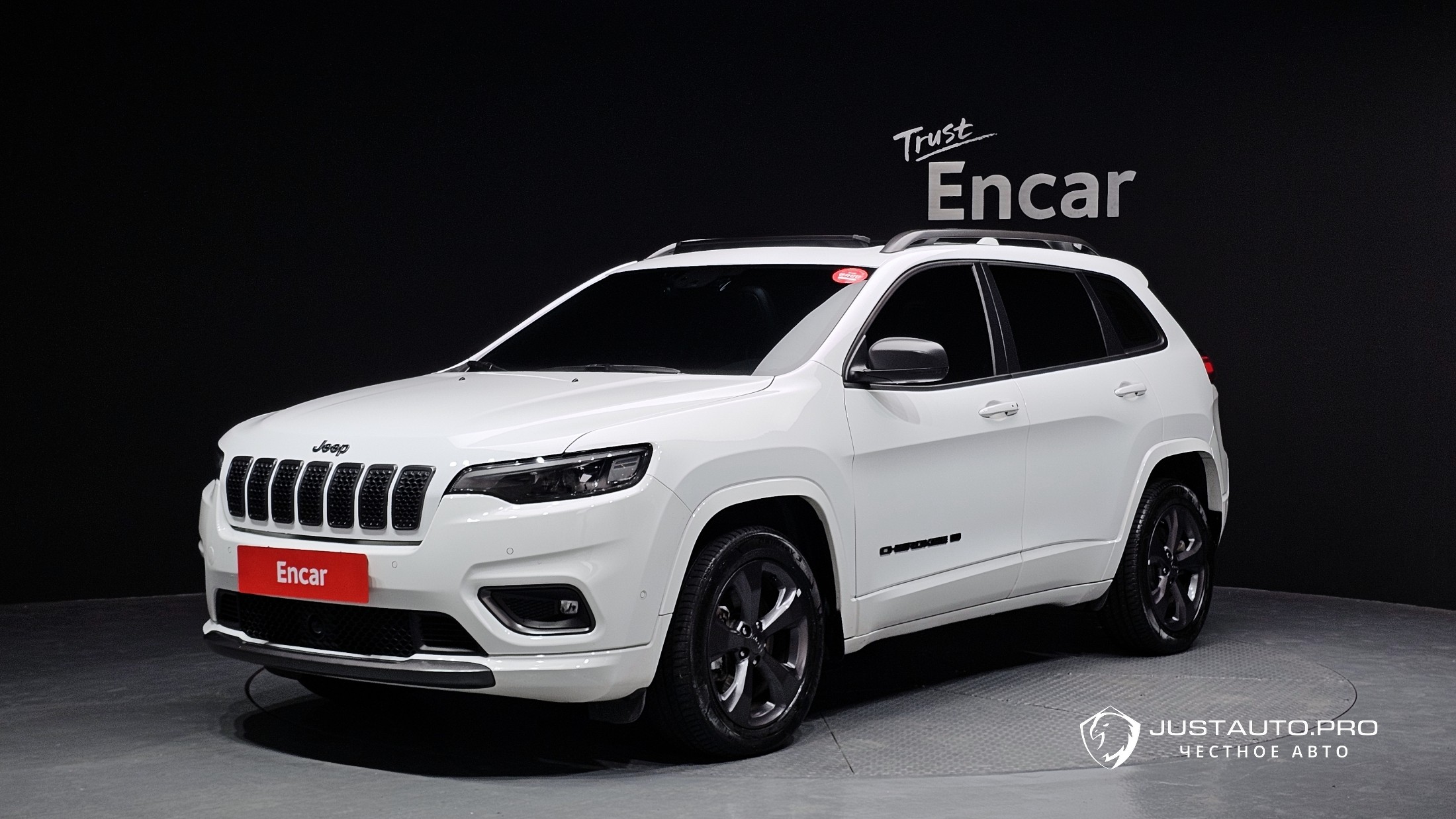 Автомобиль Jeep Cherokee