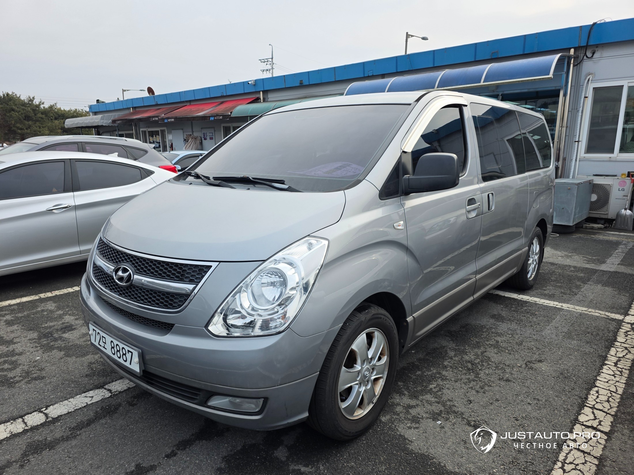 Автомобиль Hyundai Starex