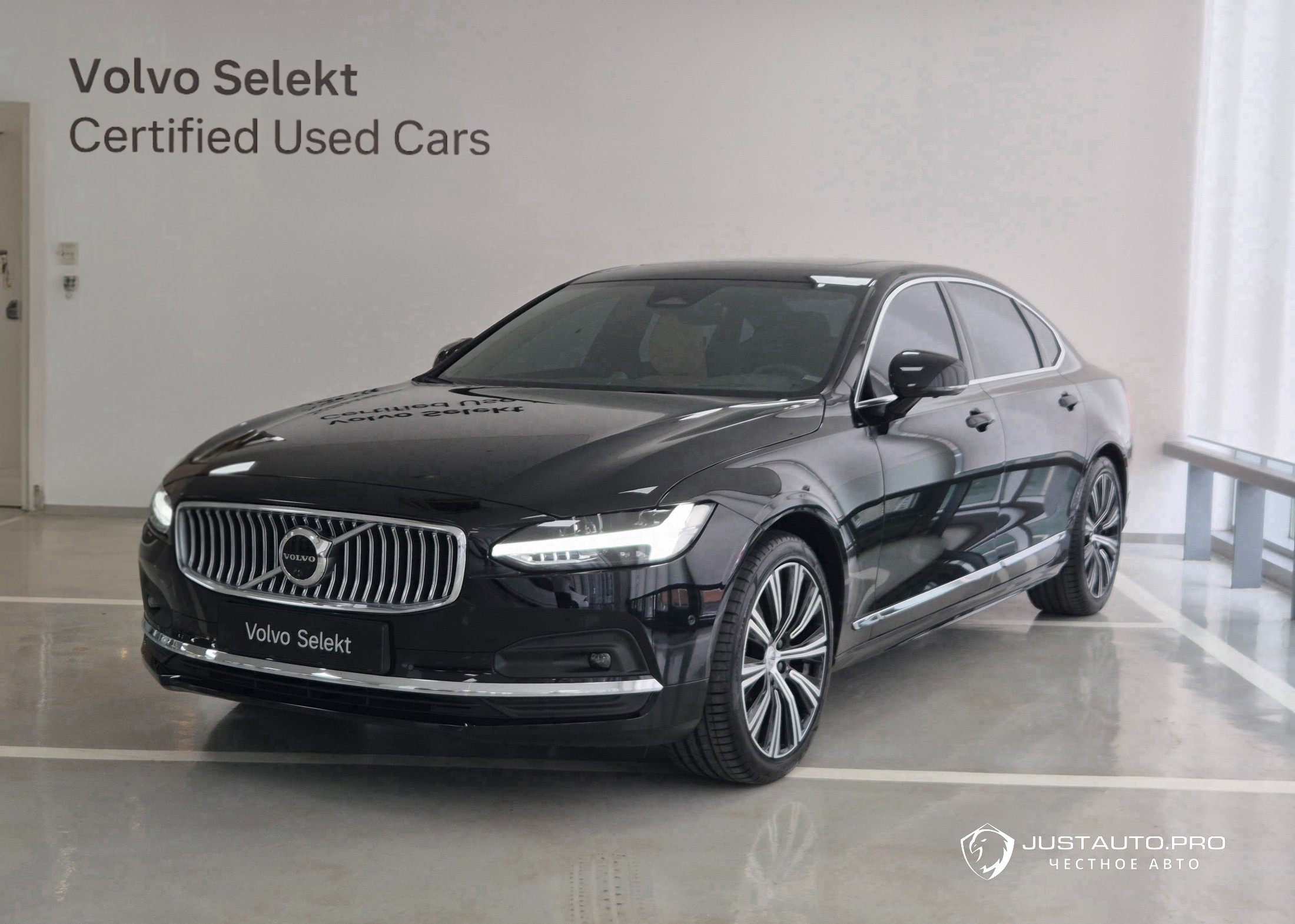 Автомобиль Volvo S90