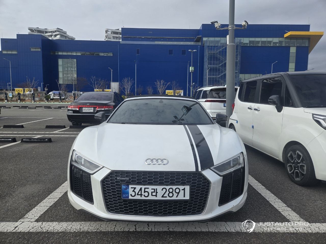 Автомобиль Audi R8