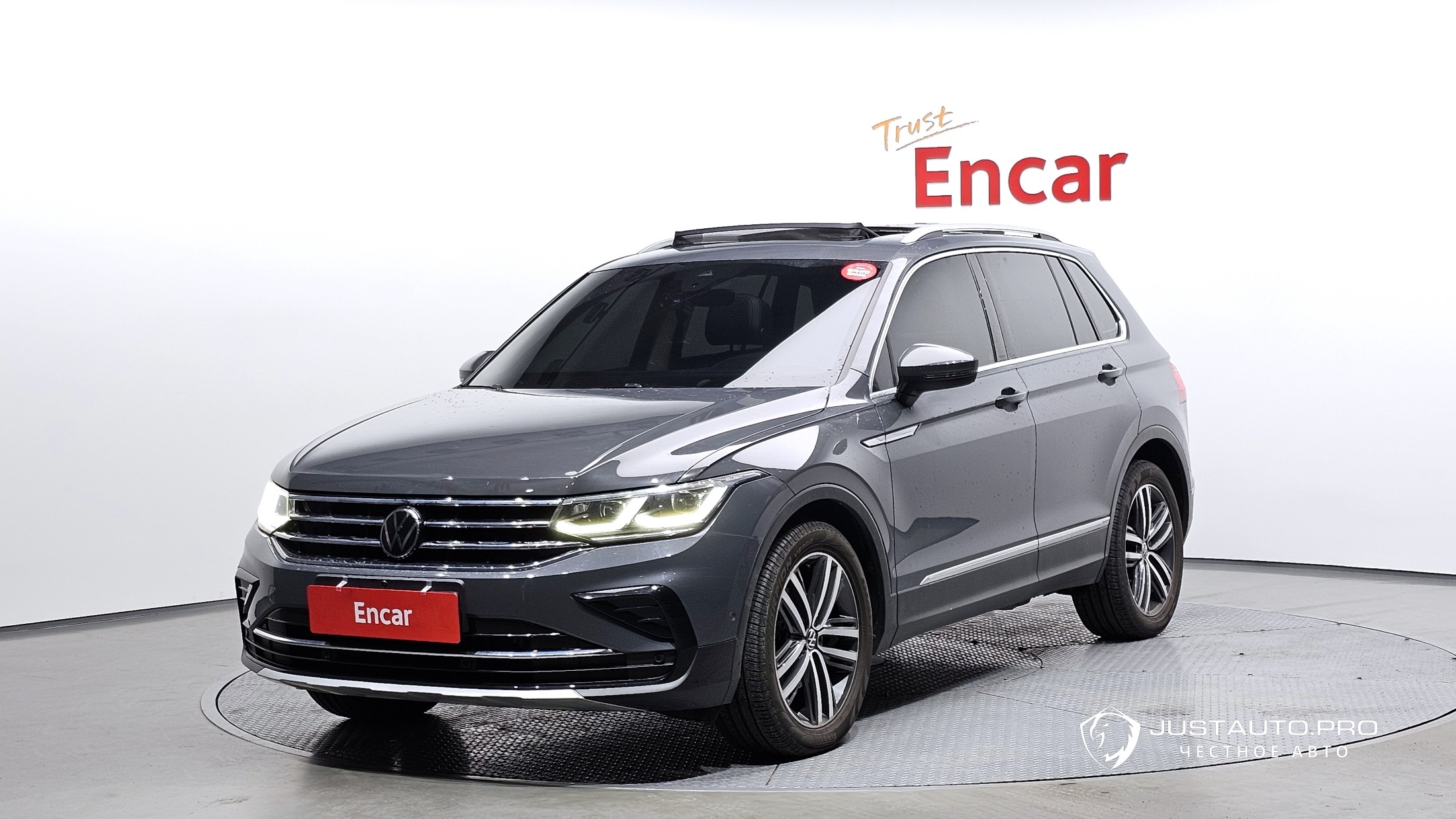 Автомобиль Volkswagen Tiguan