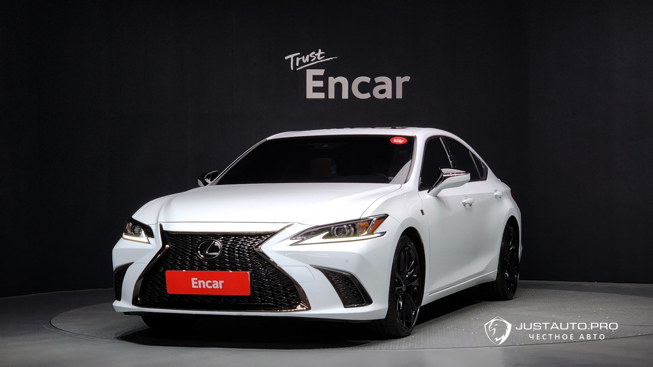 Автомобиль Lexus ES