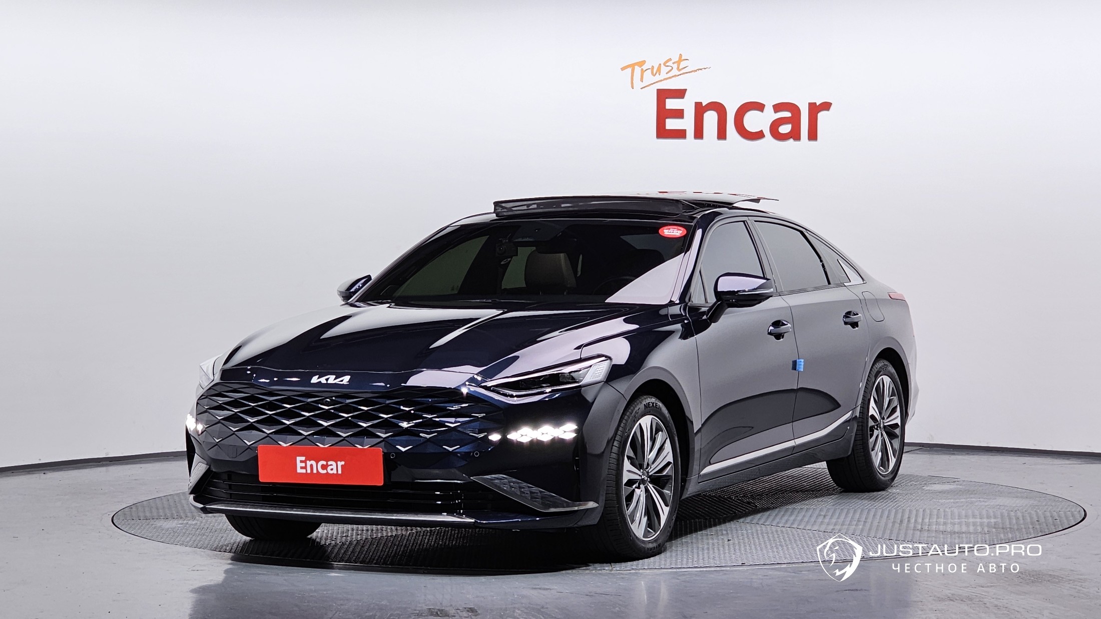 Автомобиль Kia K8