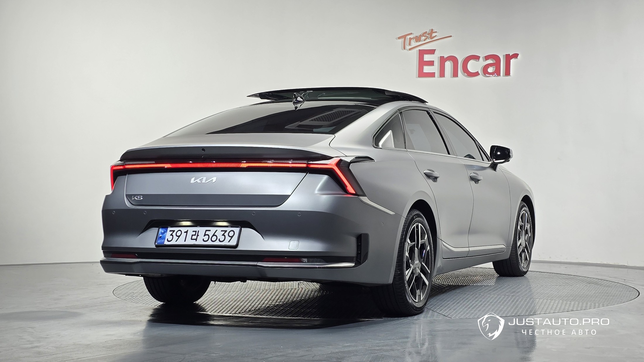 Автомобиль Kia K8
